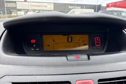 Punainen Citroën Grand C4 Picasso 2012 kuva 19.