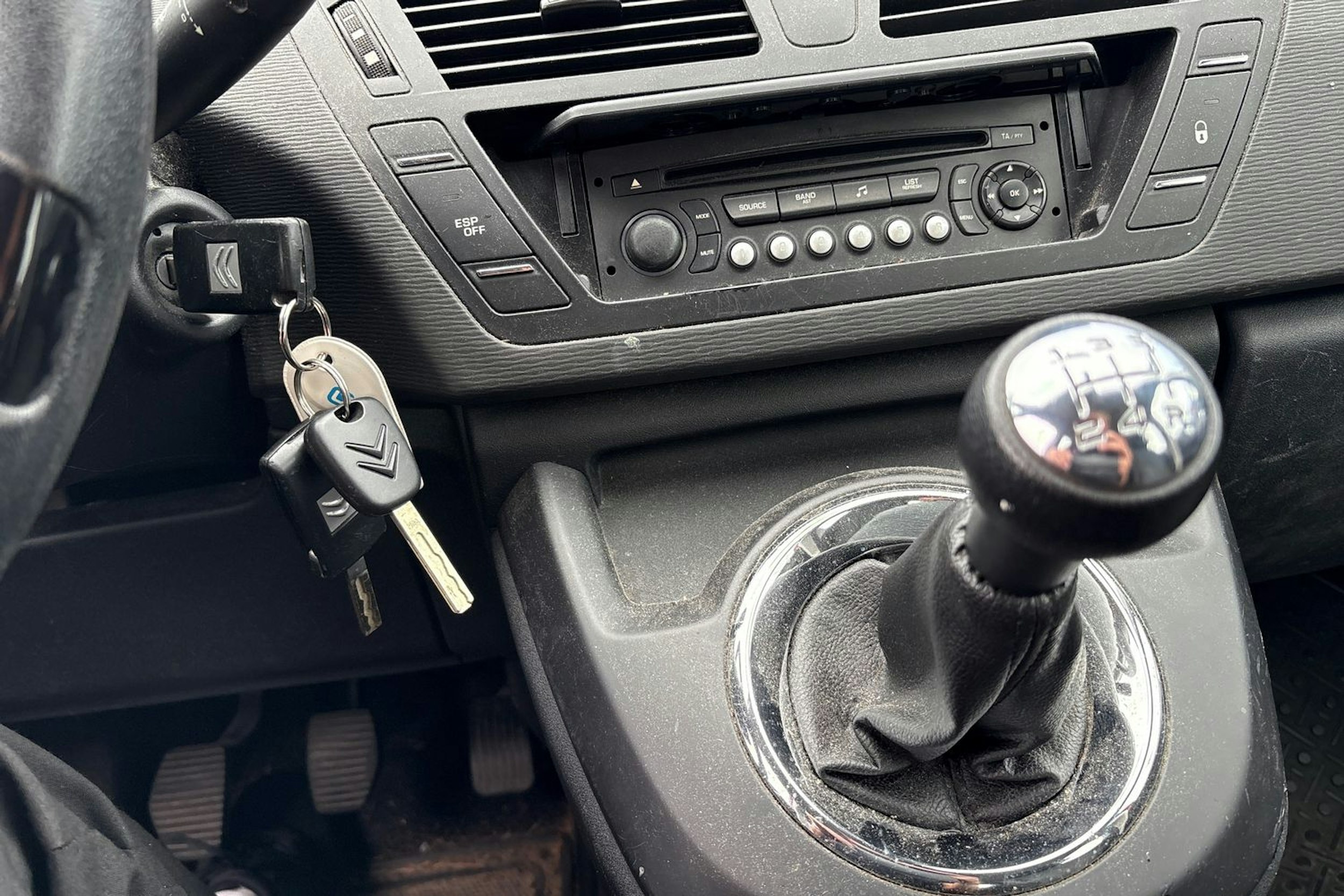 Punainen Citroën Grand C4 Picasso 2012 kuva 22.