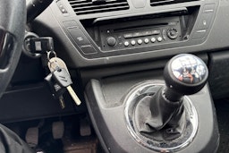 Punainen Citroën Grand C4 Picasso 2012 kuva 22.