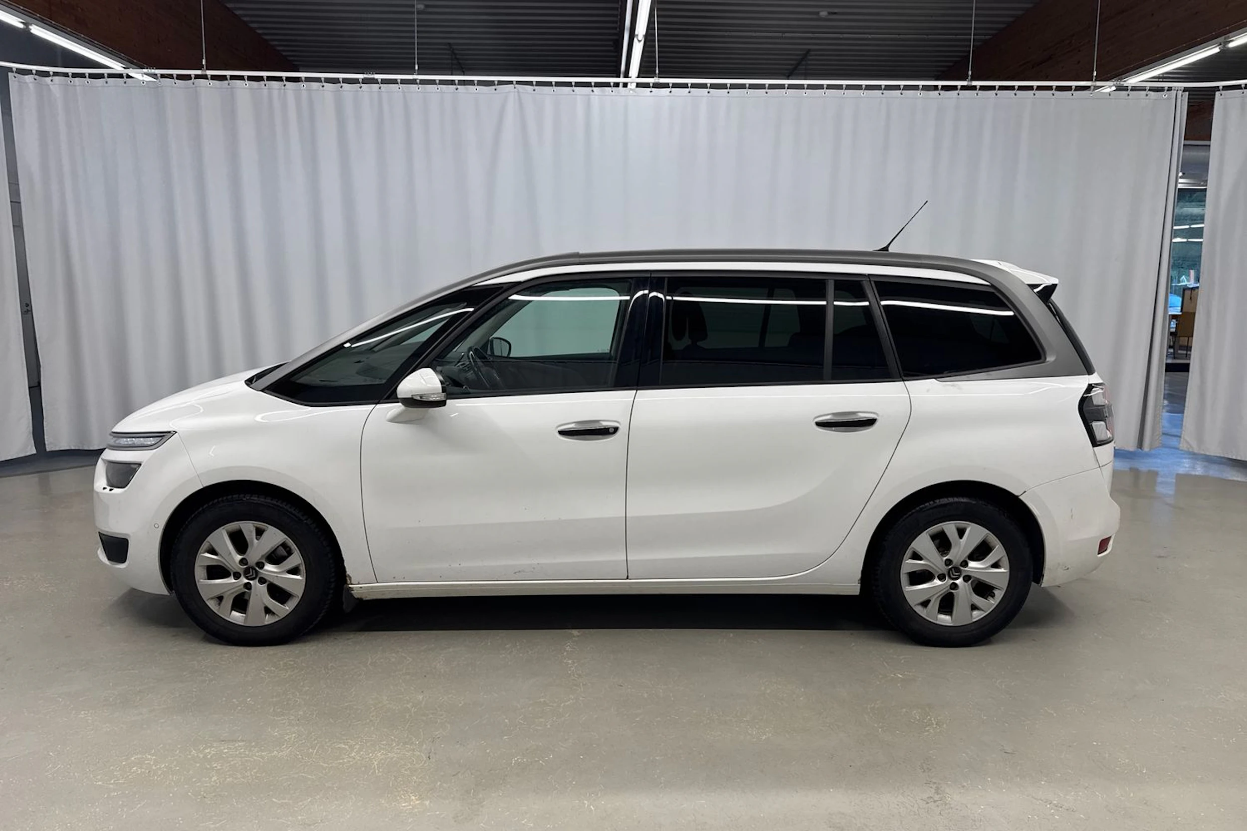 valkoinen Citroën Grand C4 Picasso 2015 kuva 5.