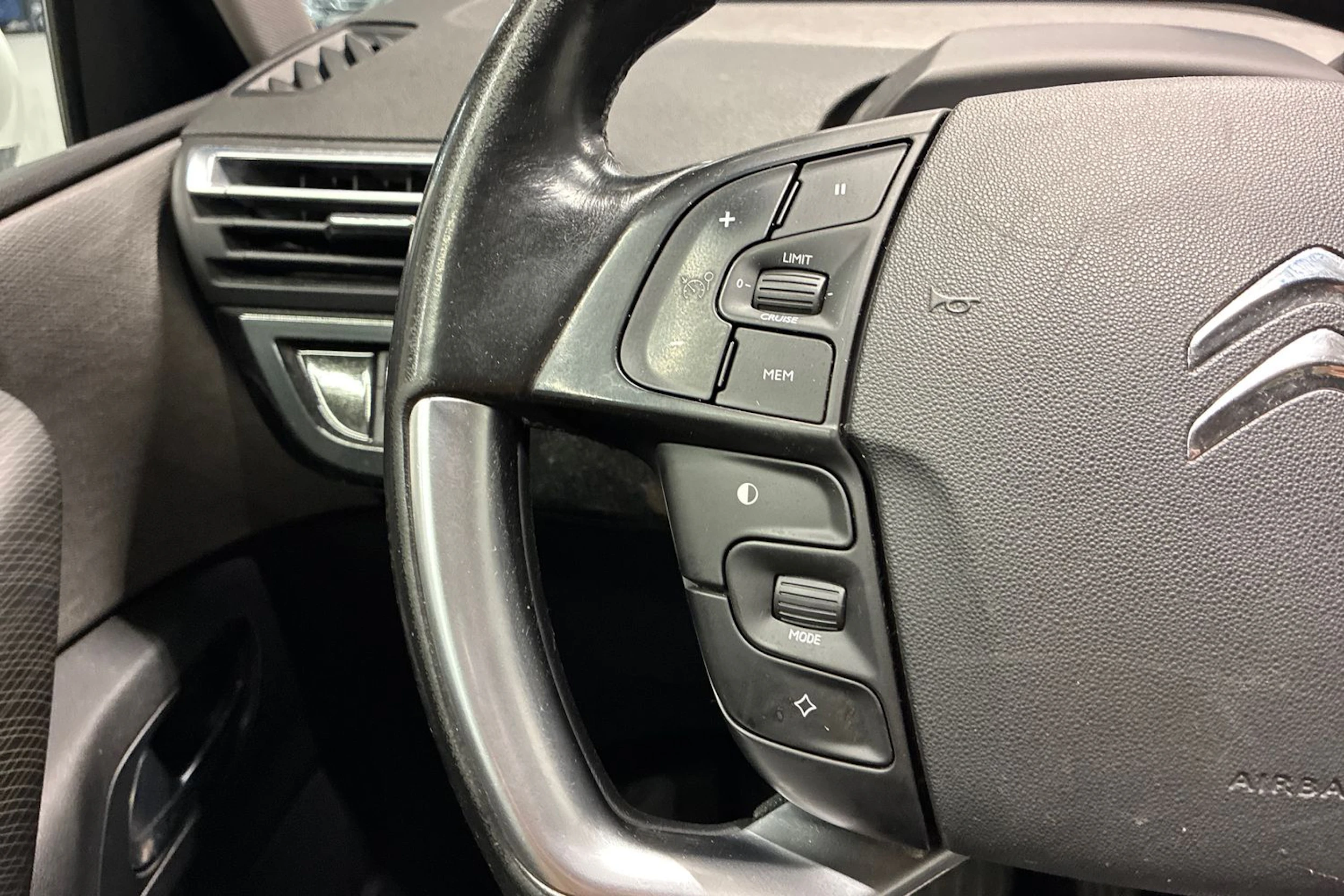 valkoinen Citroën Grand C4 Picasso 2015 kuva 14.