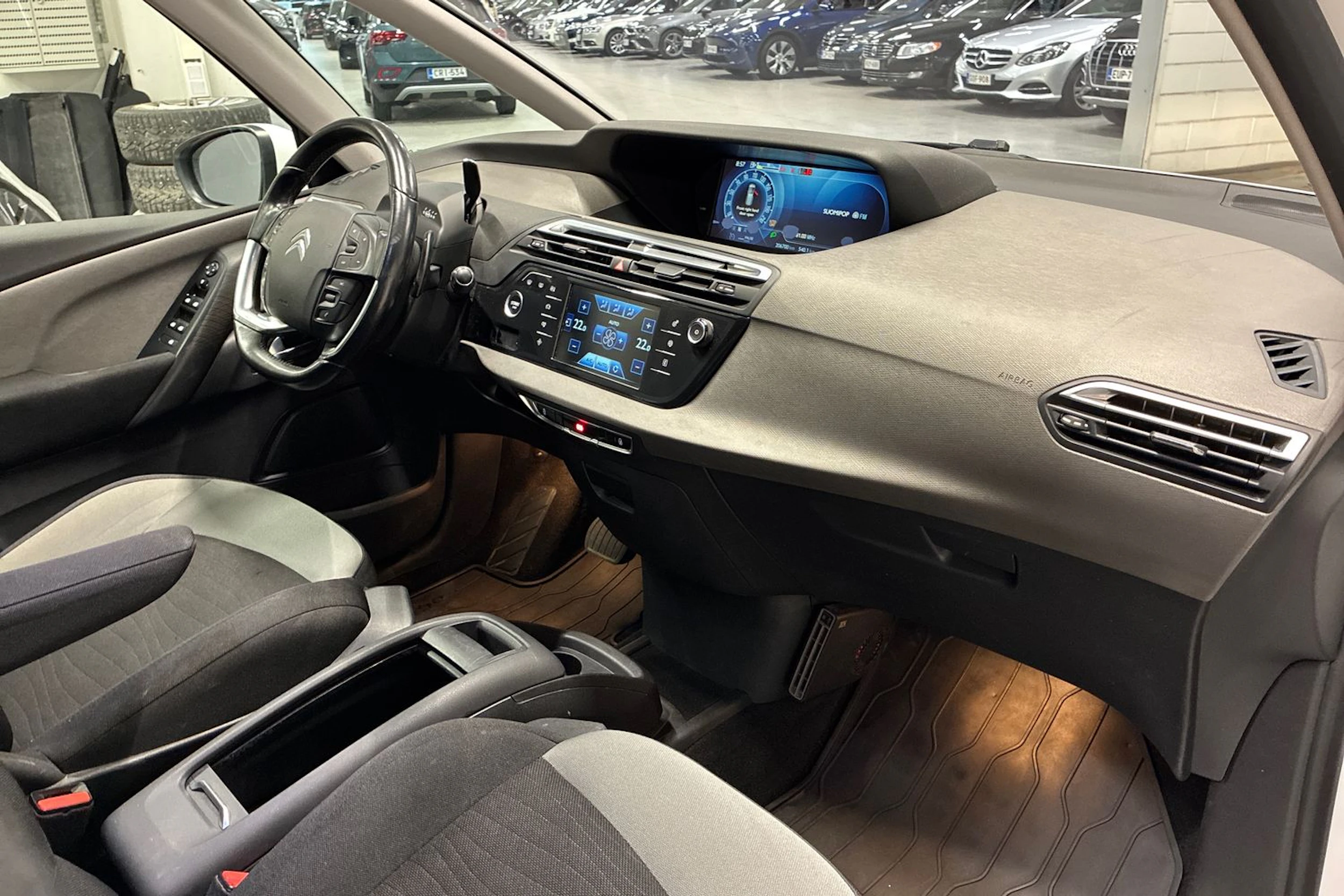 valkoinen Citroën Grand C4 Picasso 2015 kuva 29.