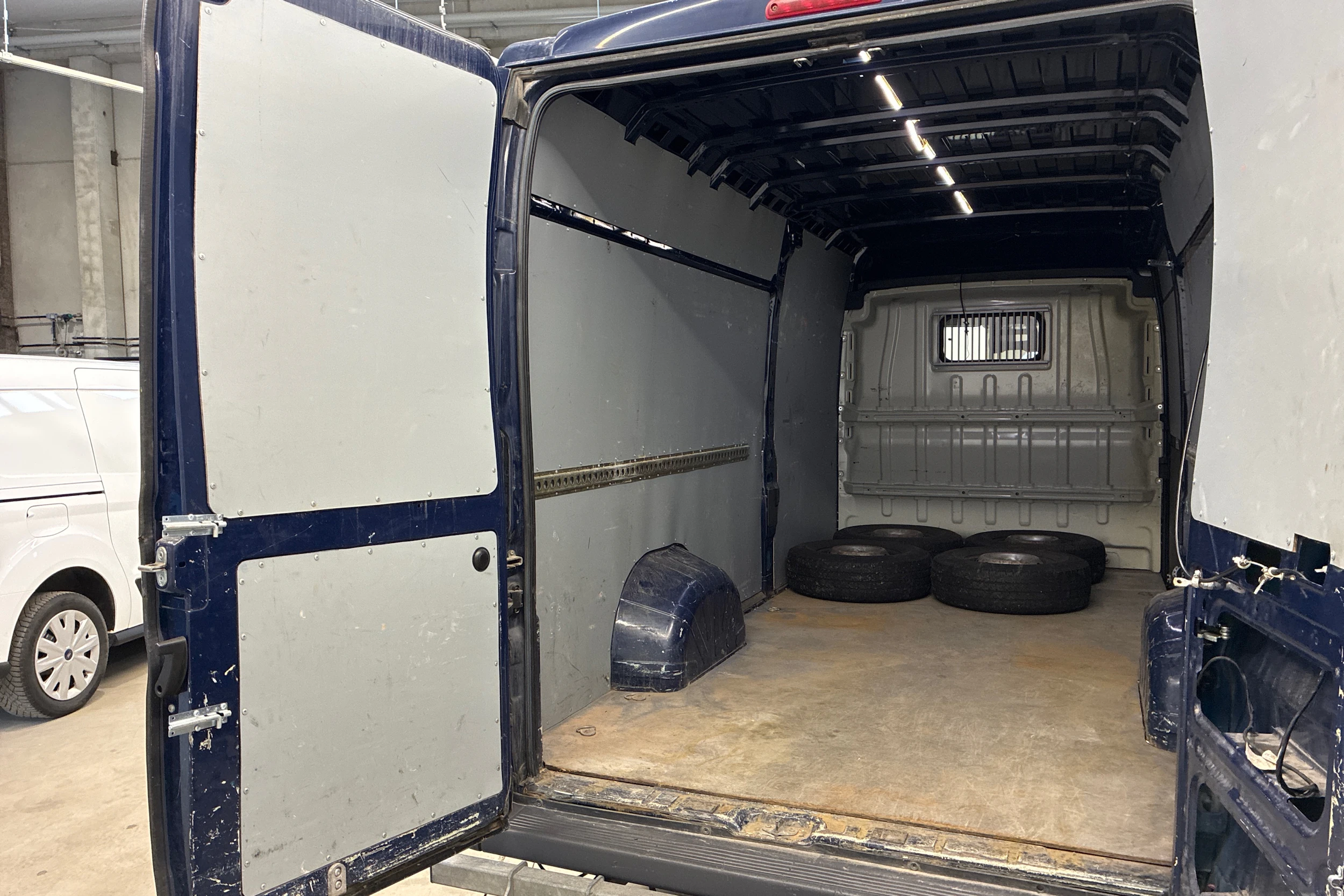 sininen Citroën Jumper 2014 kuva 13.