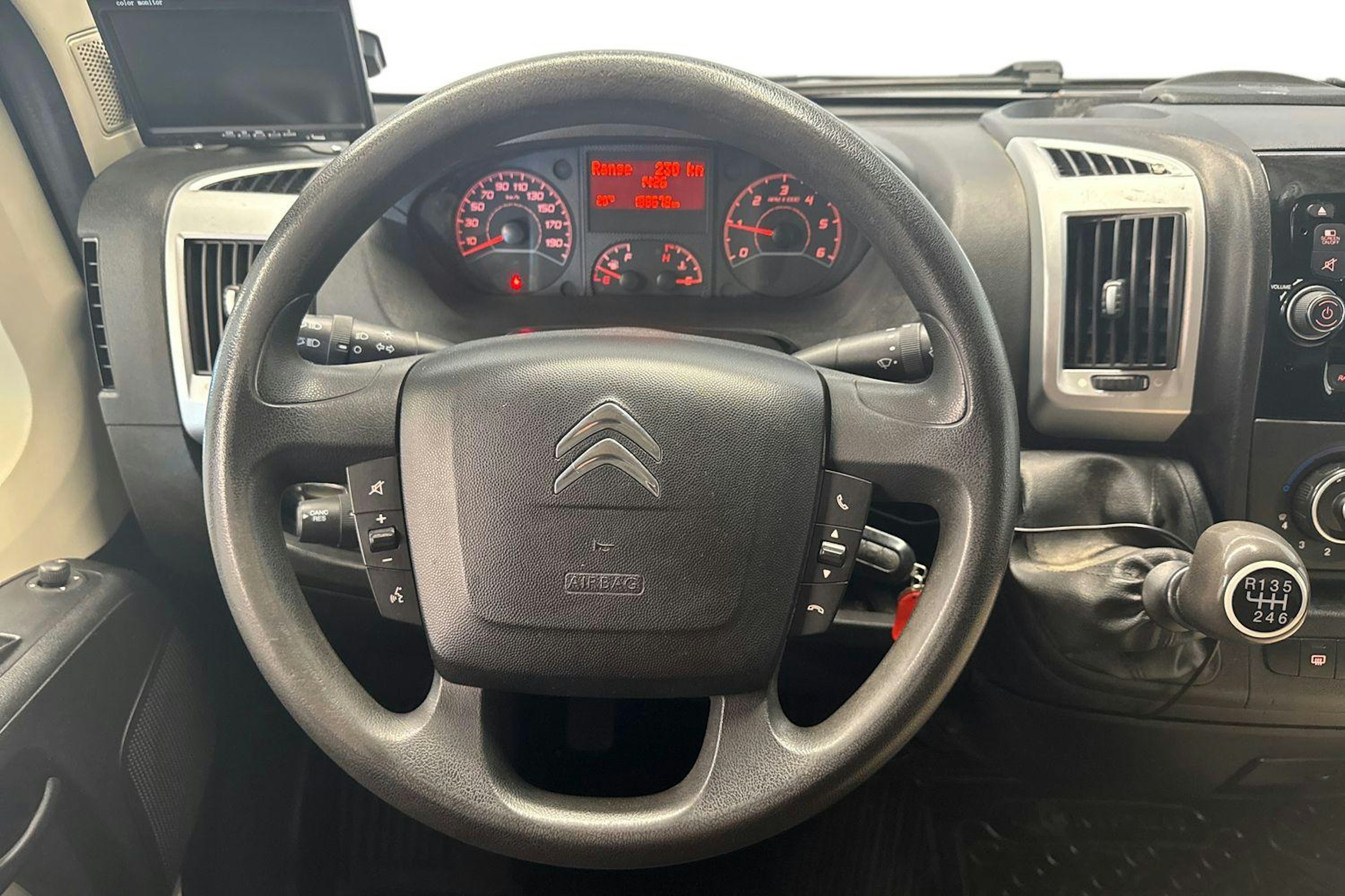 harmaa Citroën Jumper 2017 kuva 9.