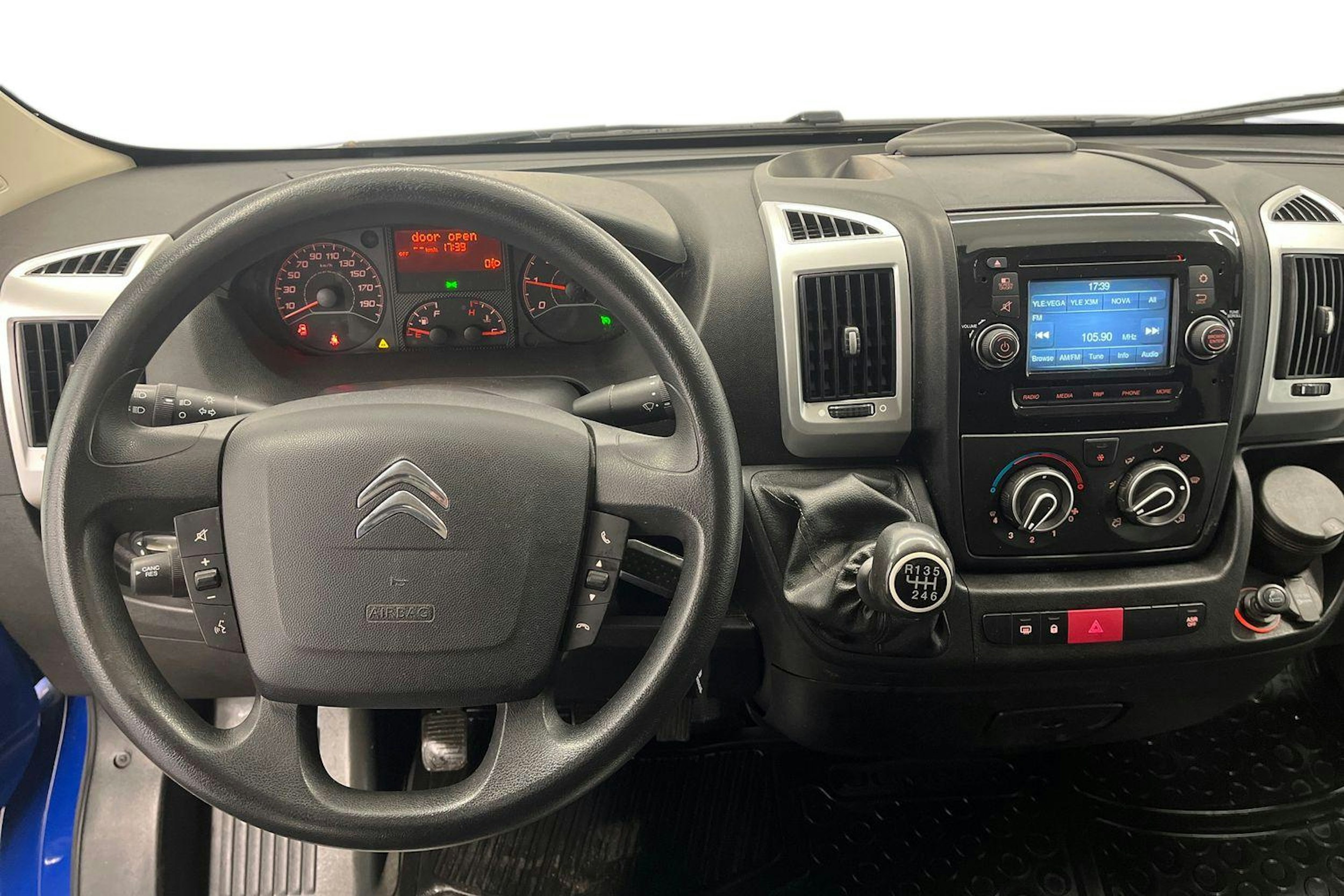 sininen Citroën Jumper 2018 kuva 9.