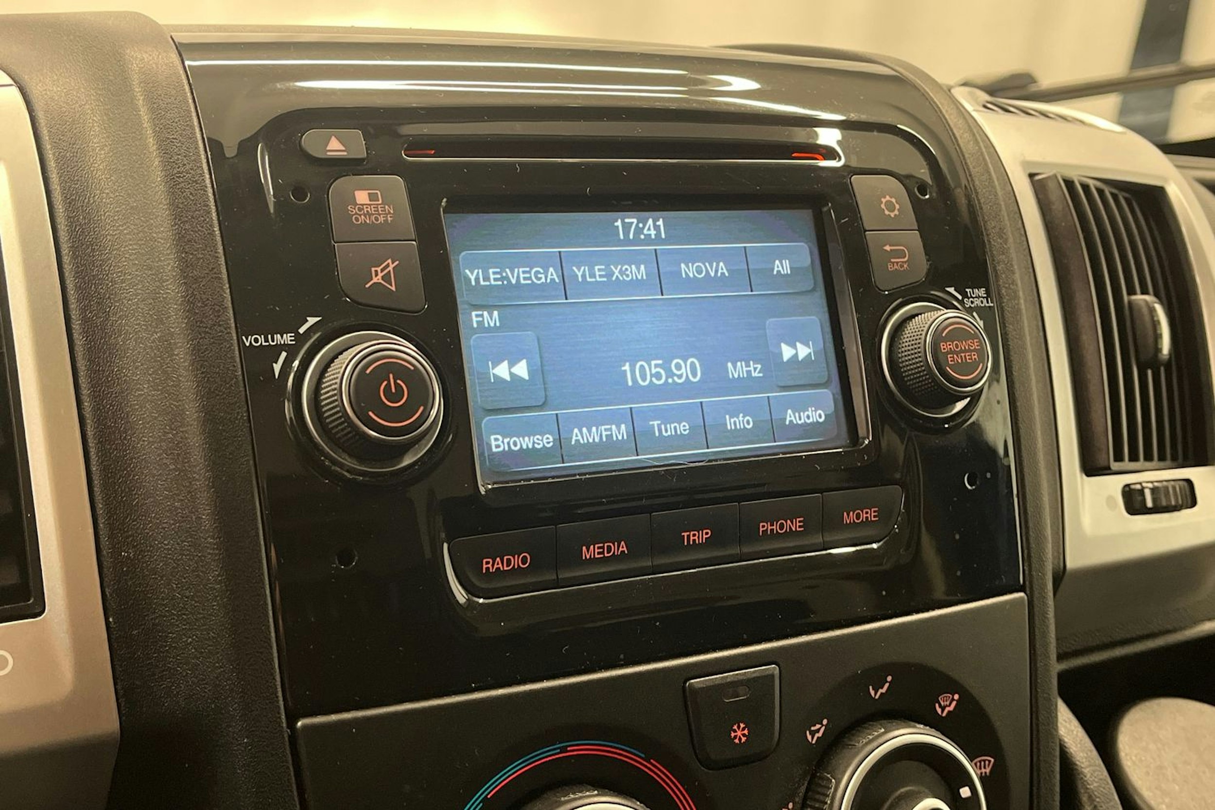 sininen Citroën Jumper 2018 kuva 22.