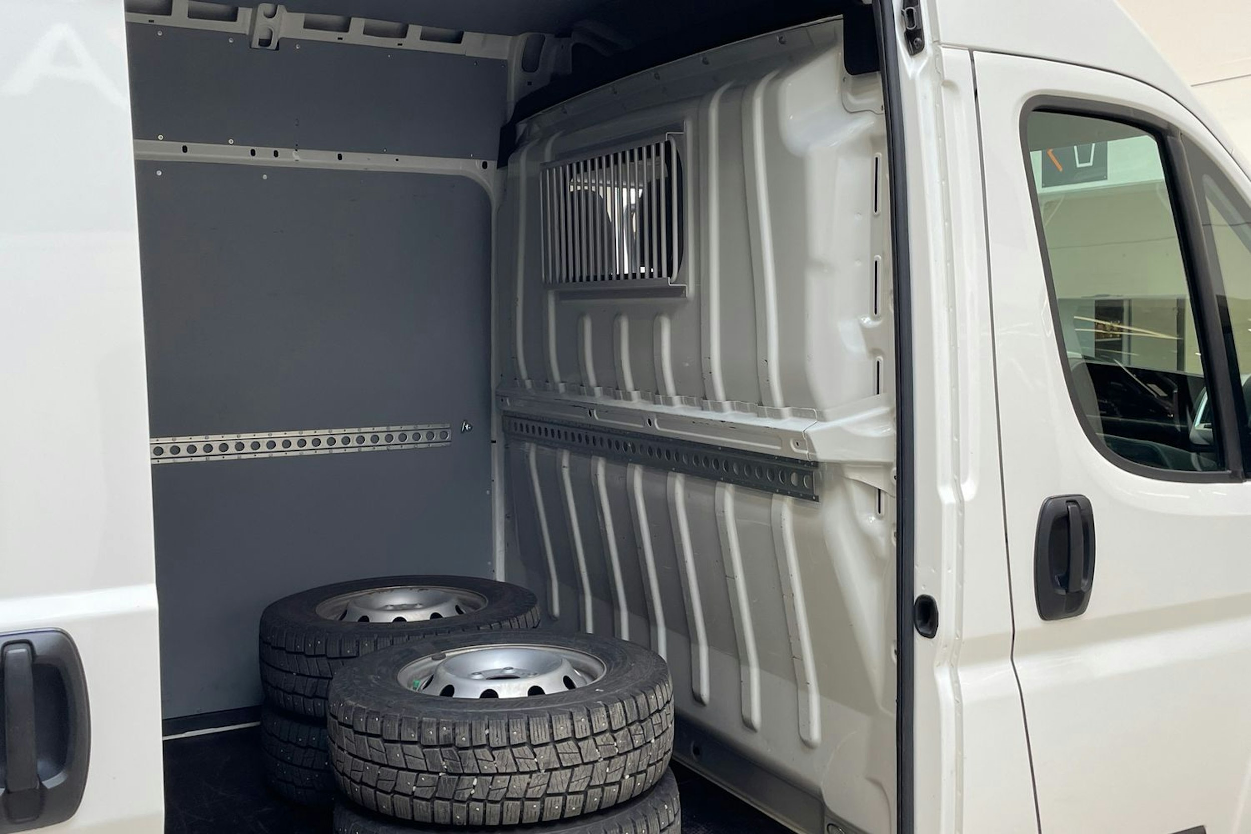 valkoinen Citroën Jumper 2020 kuva 24.