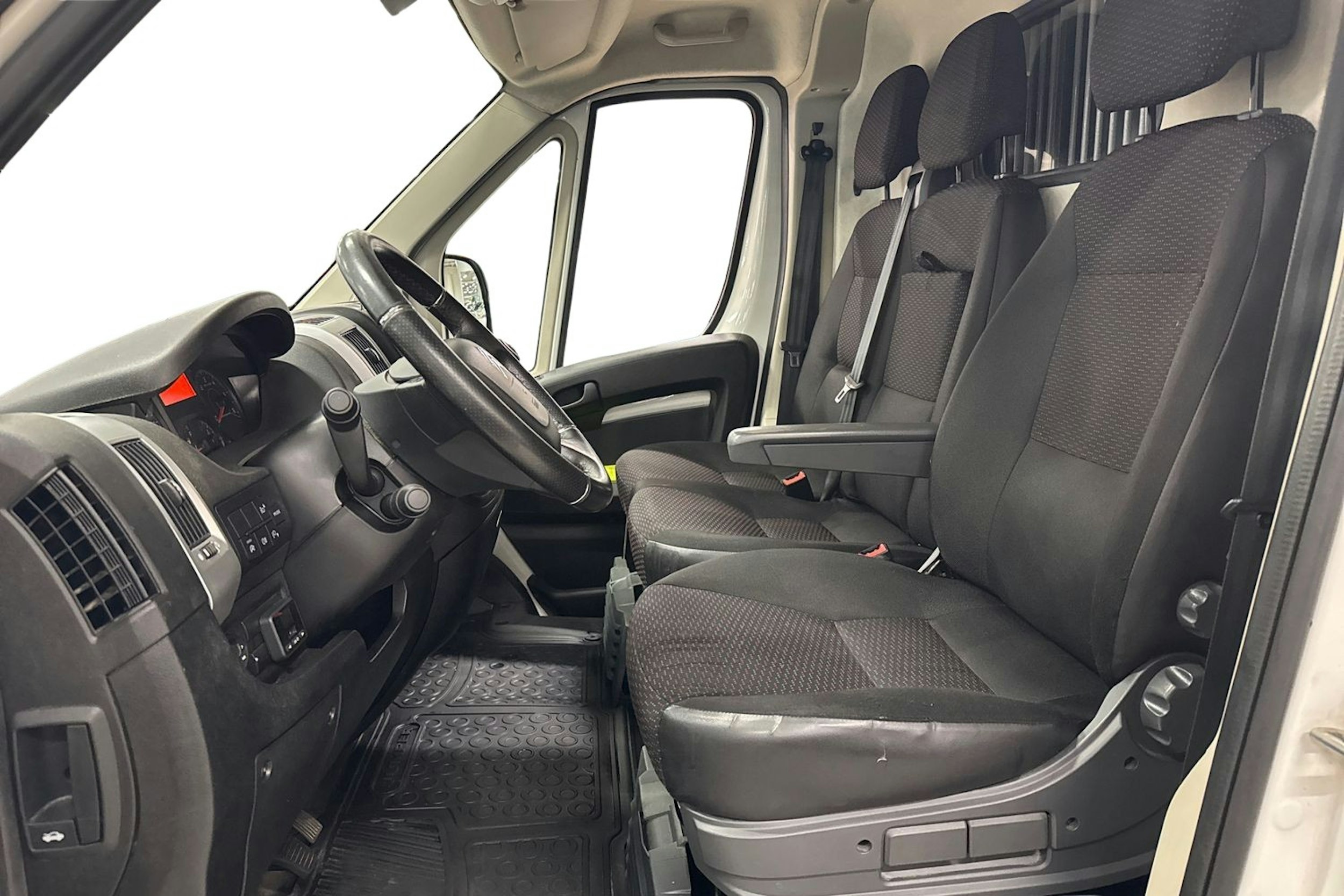 Valkoinen Citroën Jumper 2020 kuva 7.