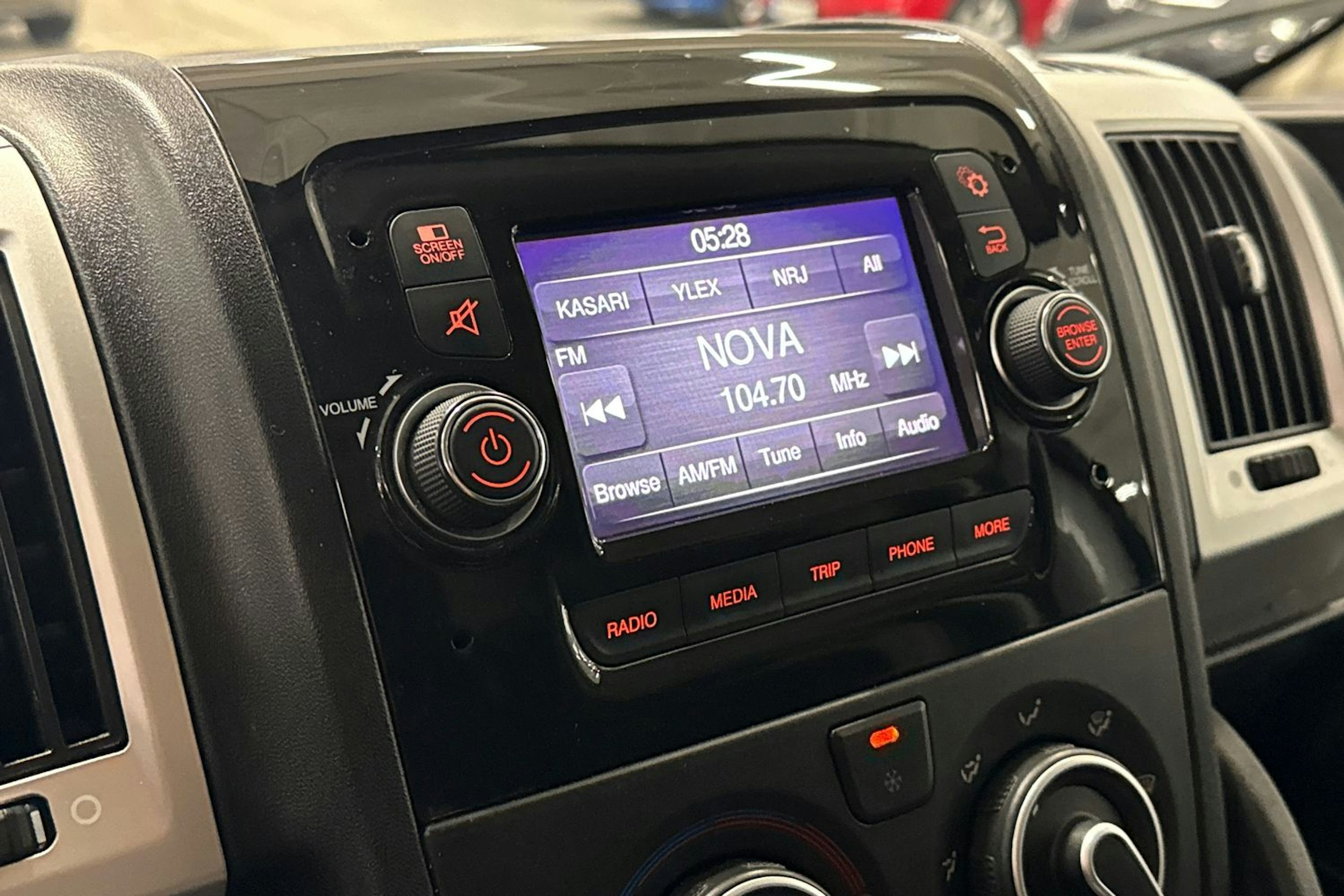 Valkoinen Citroën Jumper 2020 kuva 17.