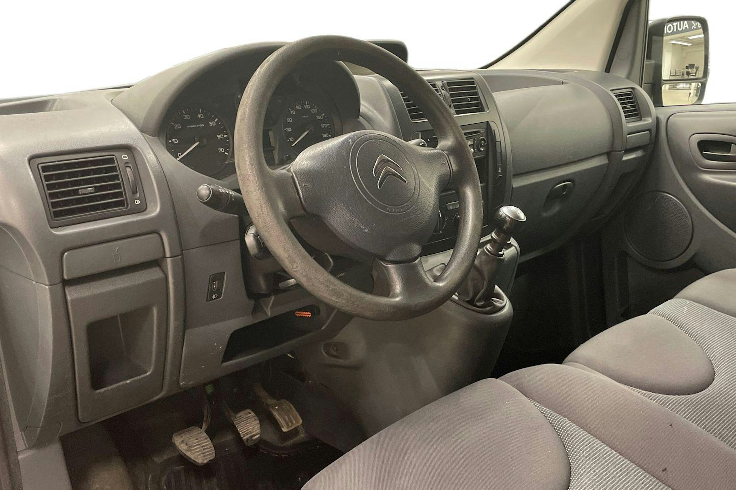 harmaa Citroën Jumpy 2016 kuva 7.