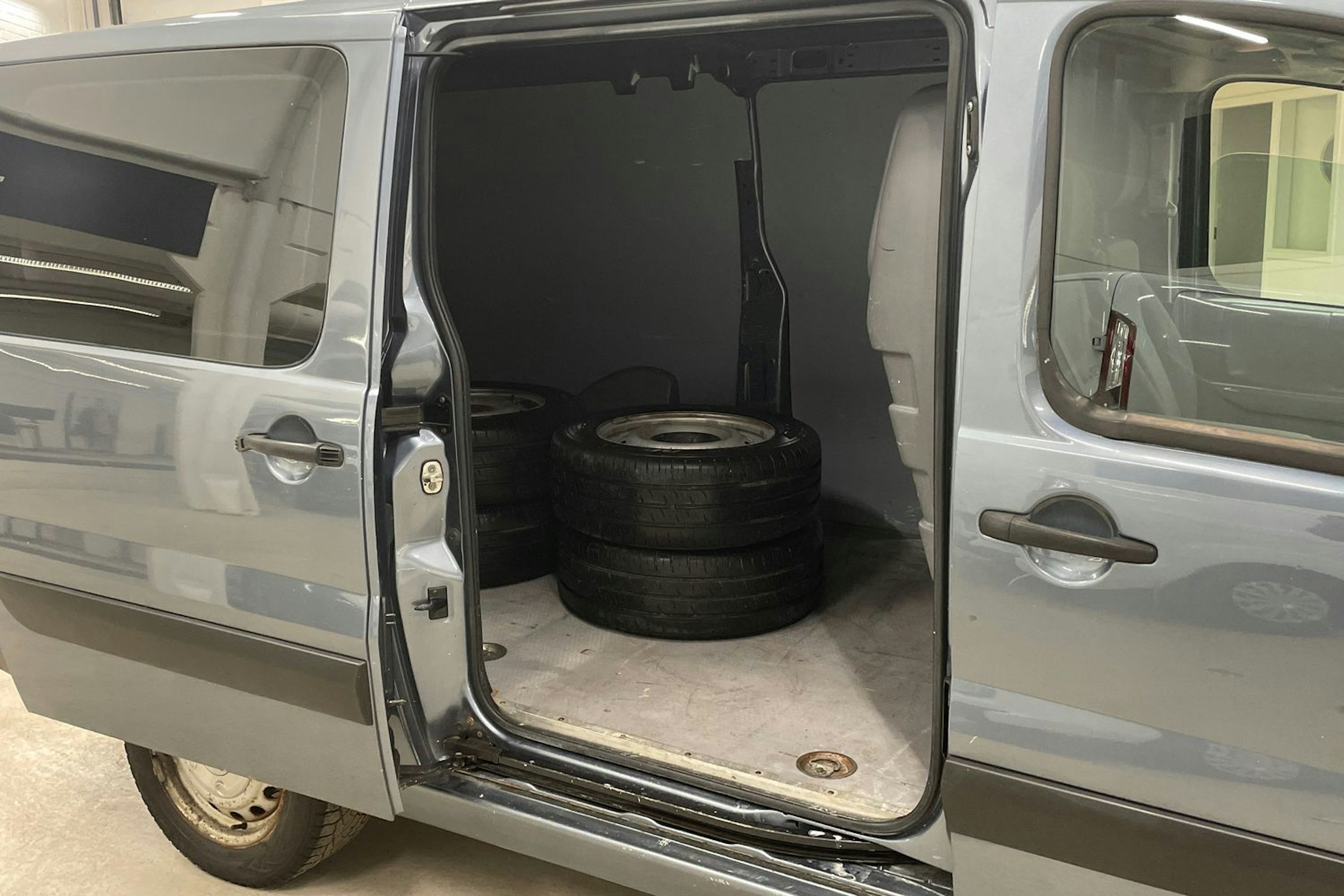 harmaa Citroën Jumpy 2016 kuva 13.