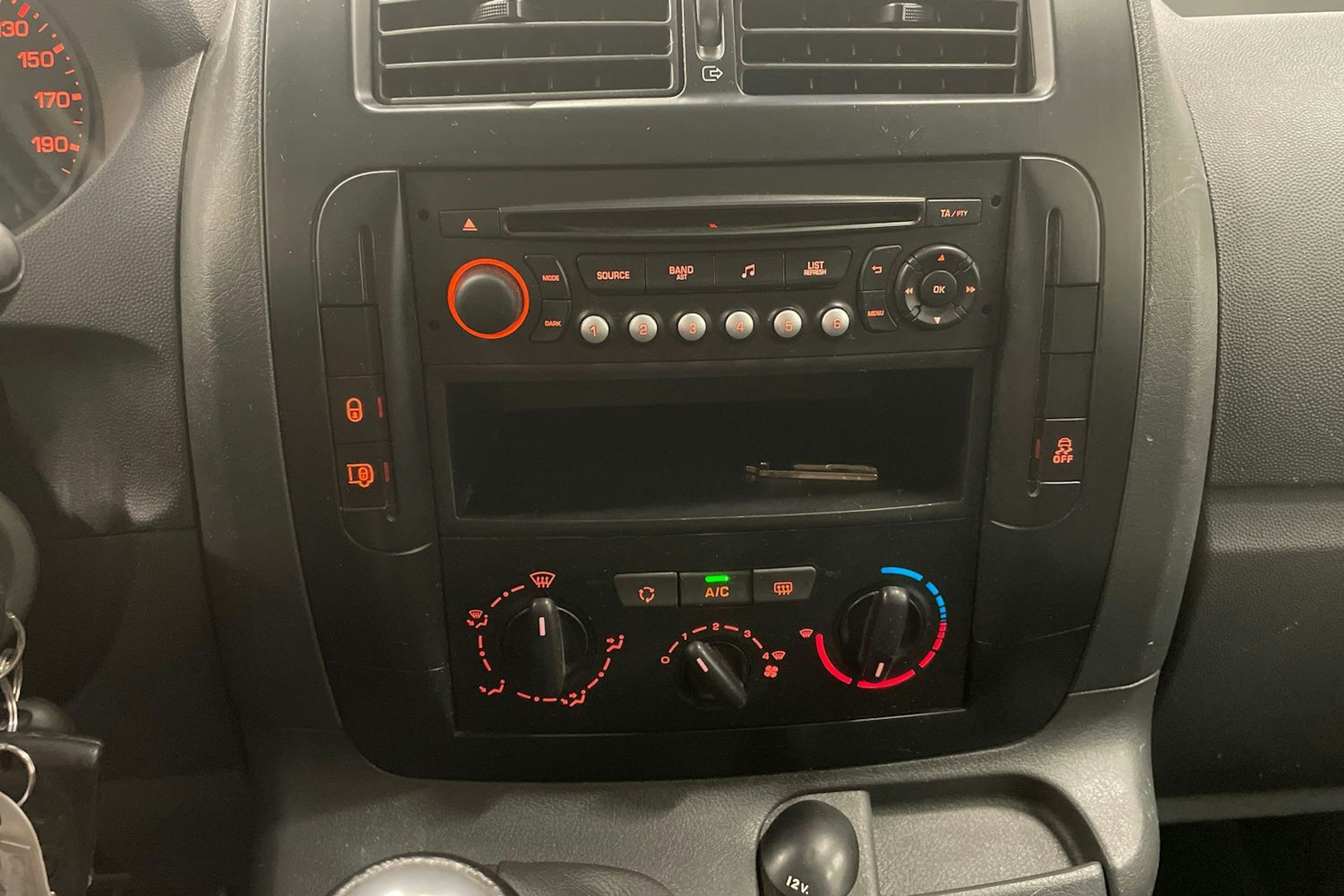 harmaa Citroën Jumpy 2016 kuva 18.