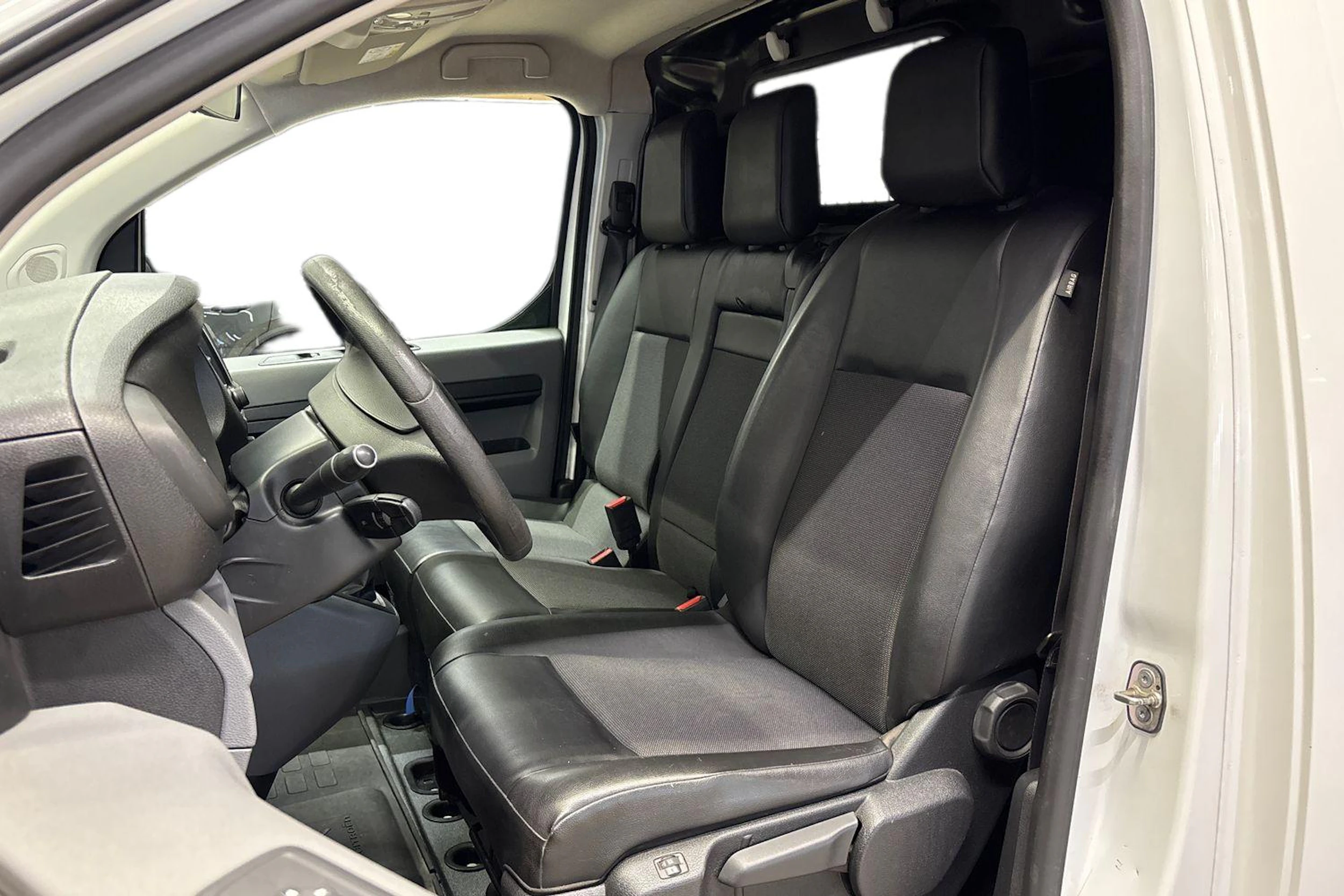 valkoinen Citroën Jumpy 2016 kuva 6.