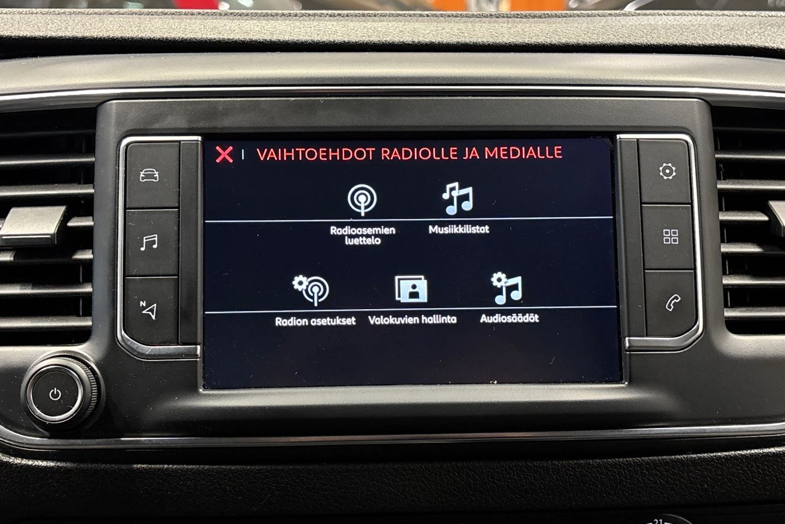 valkoinen Citroën Jumpy 2016 kuva 15.