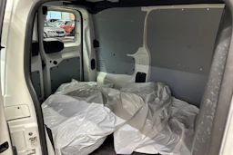 valkoinen Citroën Jumpy 2016 kuva 21.