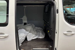 valkoinen Citroën Jumpy 2016 kuva 22.