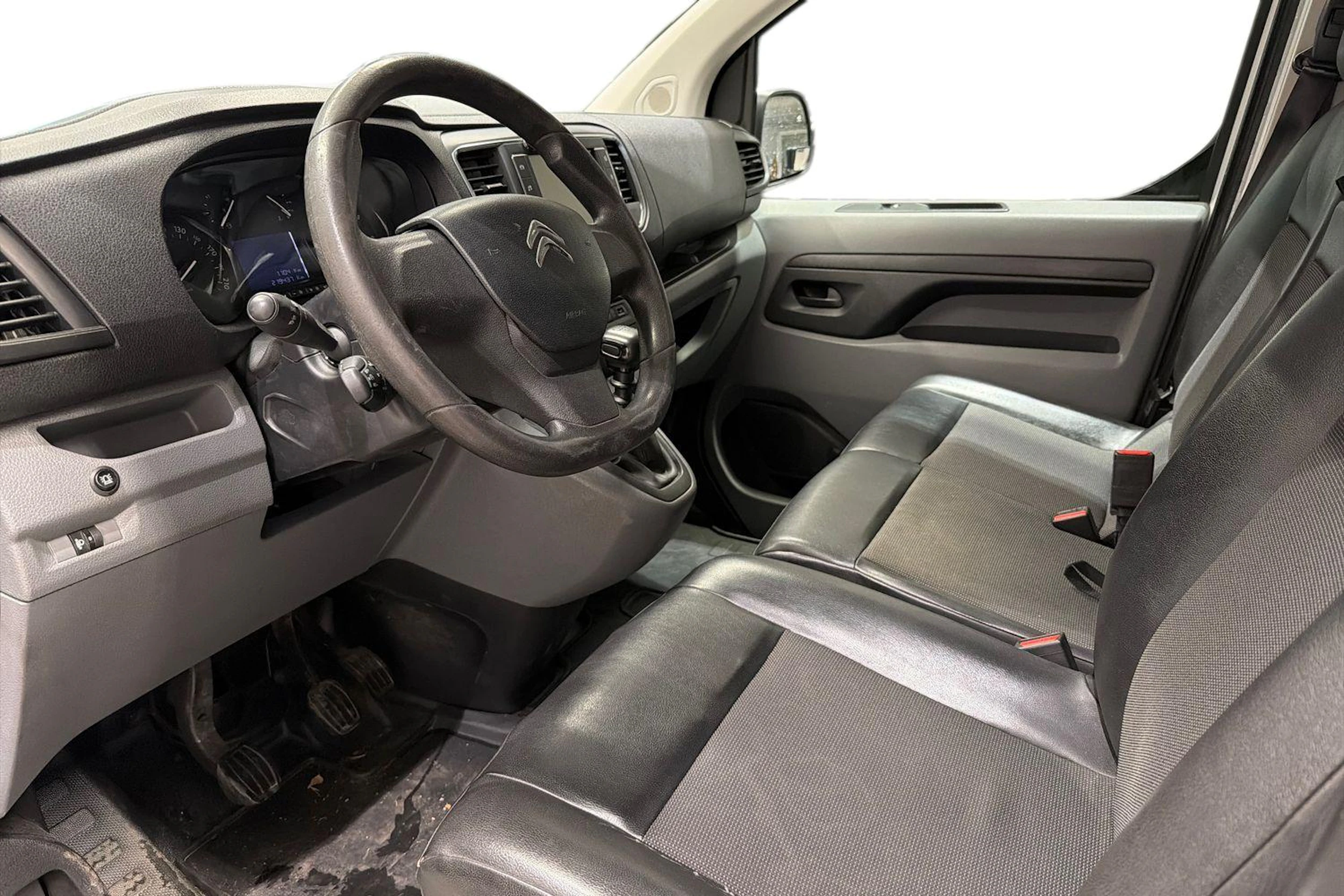 Valkoinen Citroën Jumpy 2016 kuva 8.
