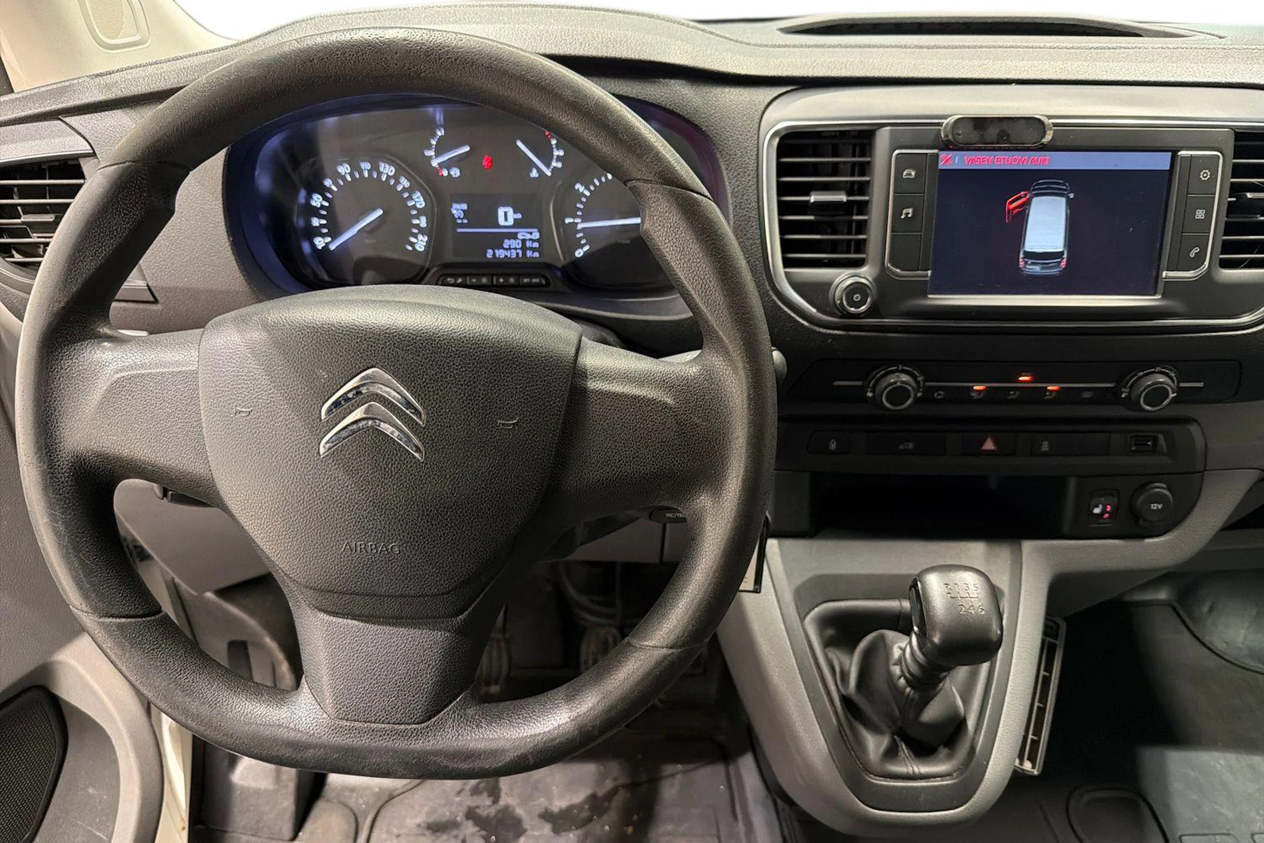 Valkoinen Citroën Jumpy 2016 kuva 9.