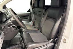 Valkoinen Citroën Jumpy 2016 kuva 11.