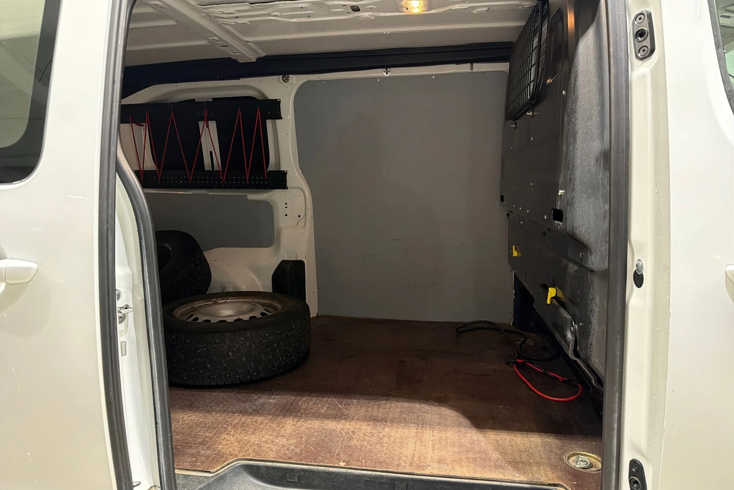 Valkoinen Citroën Jumpy 2016 kuva 18.
