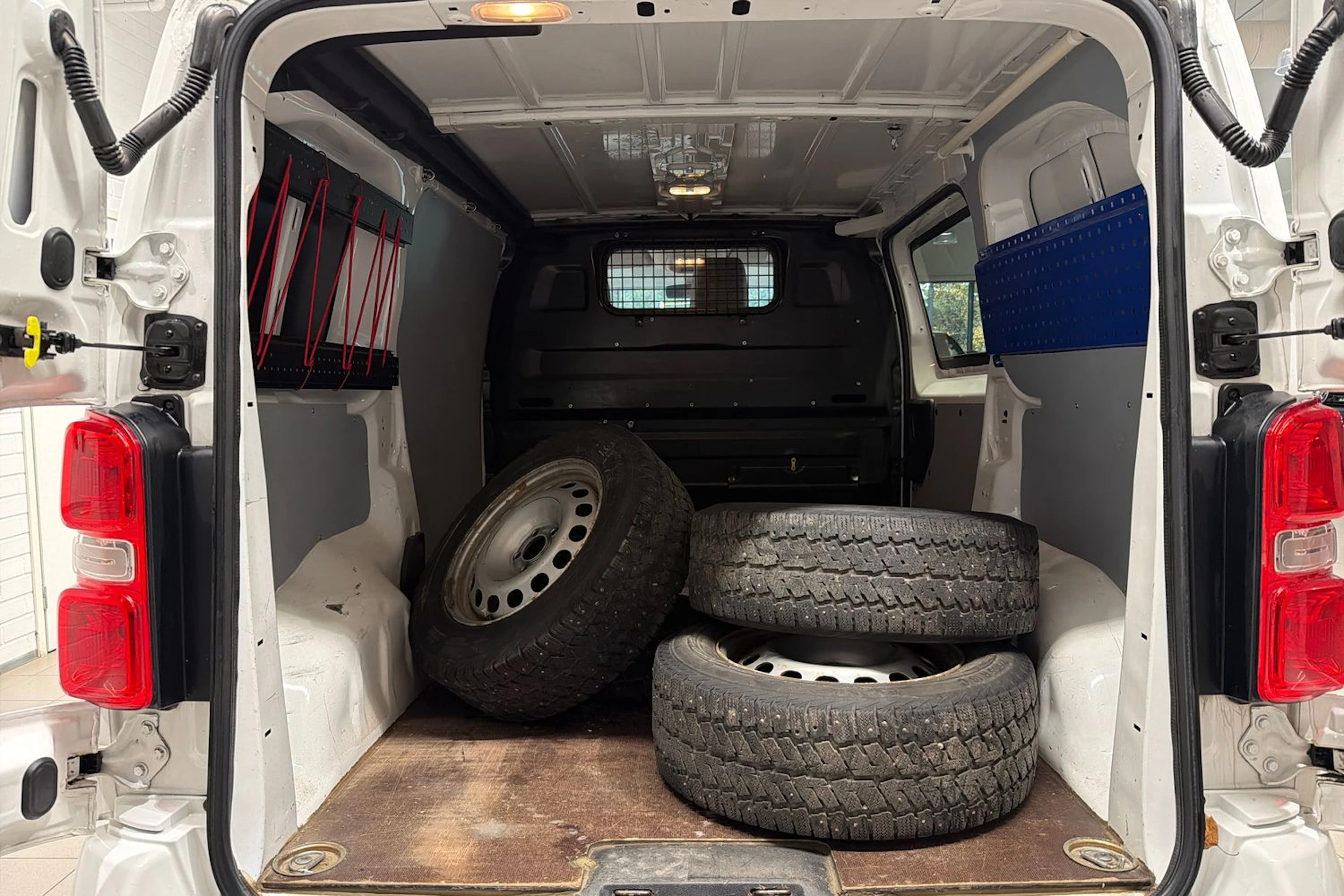 Valkoinen Citroën Jumpy 2016 kuva 19.