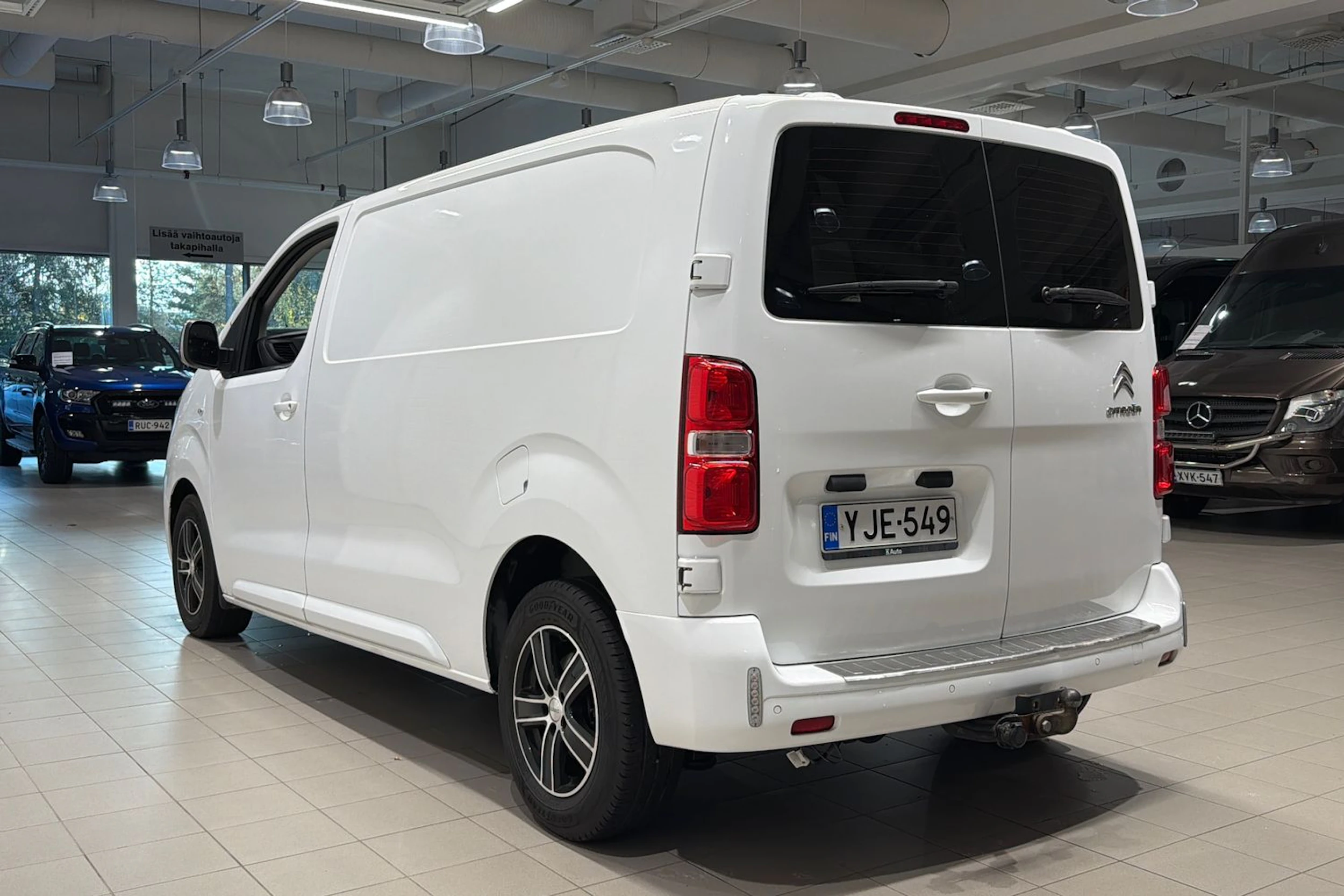 Valkoinen Citroën Jumpy 2016 kuva 22.