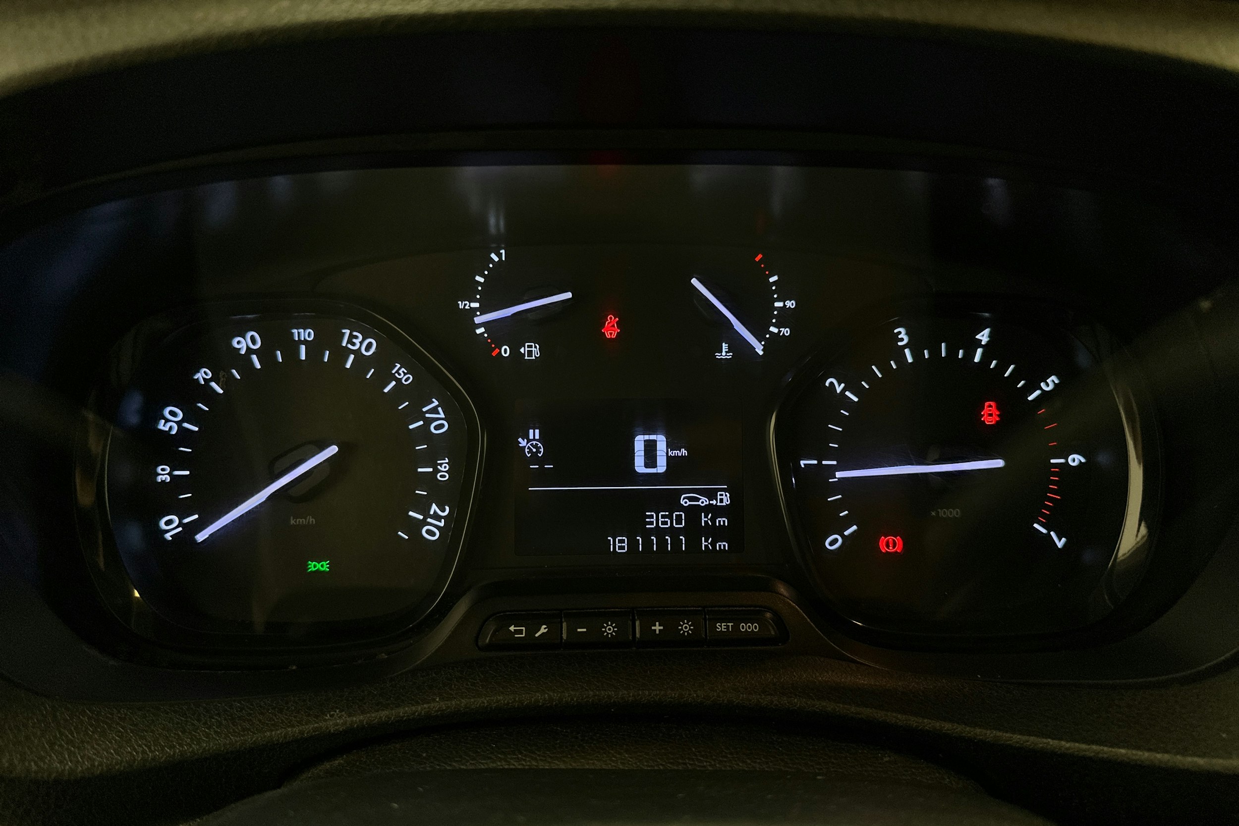 valkoinen Citroën Jumpy 2017 kuva 15.