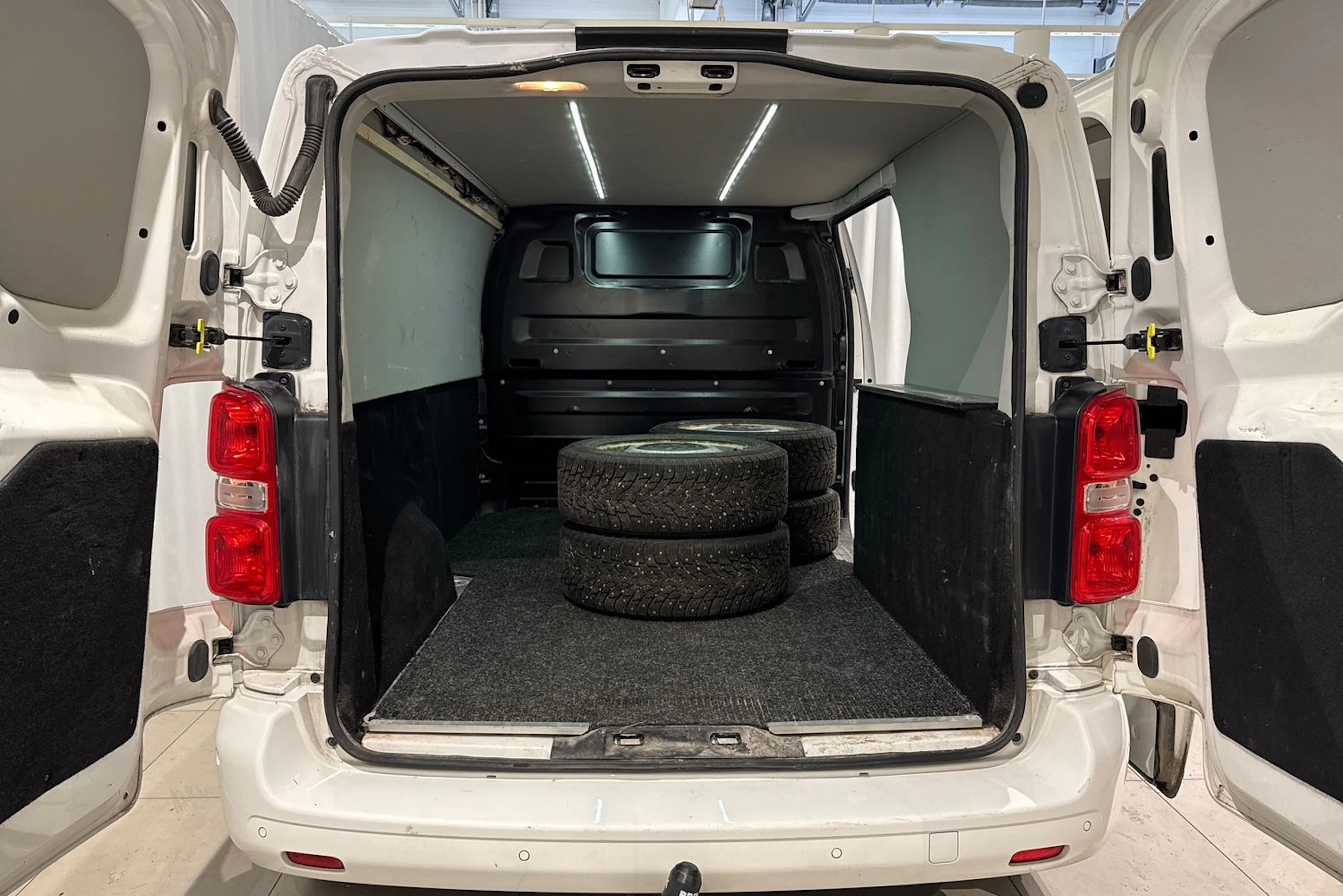 valkoinen Citroën Jumpy 2018 kuva 16.