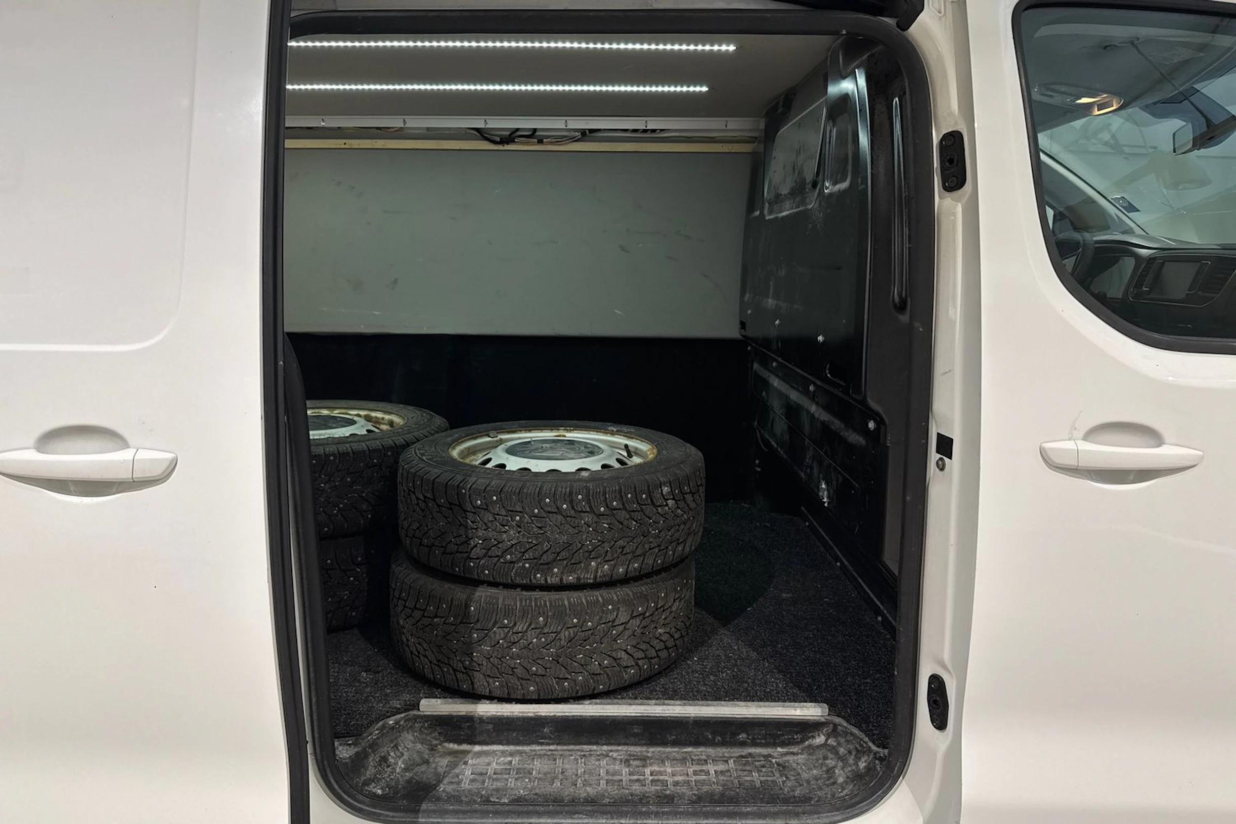 valkoinen Citroën Jumpy 2018 kuva 17.