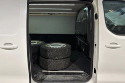 valkoinen Citroën Jumpy 2018 kuva 17.