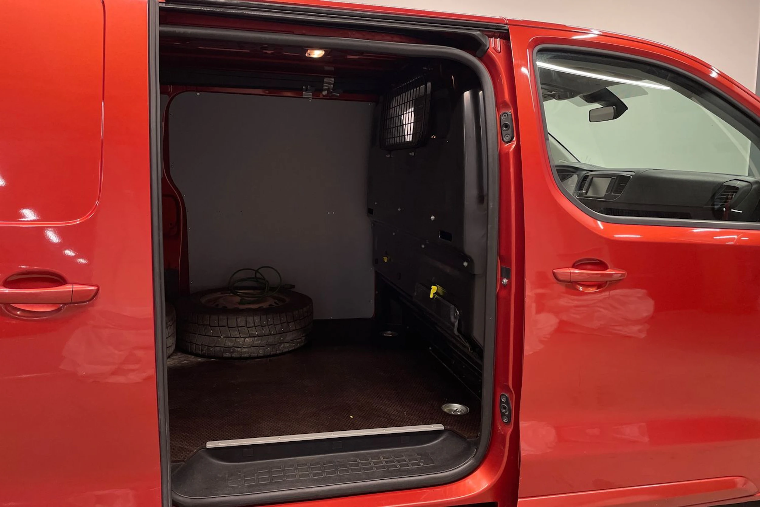 punainen Citroën Jumpy 2018 kuva 22.