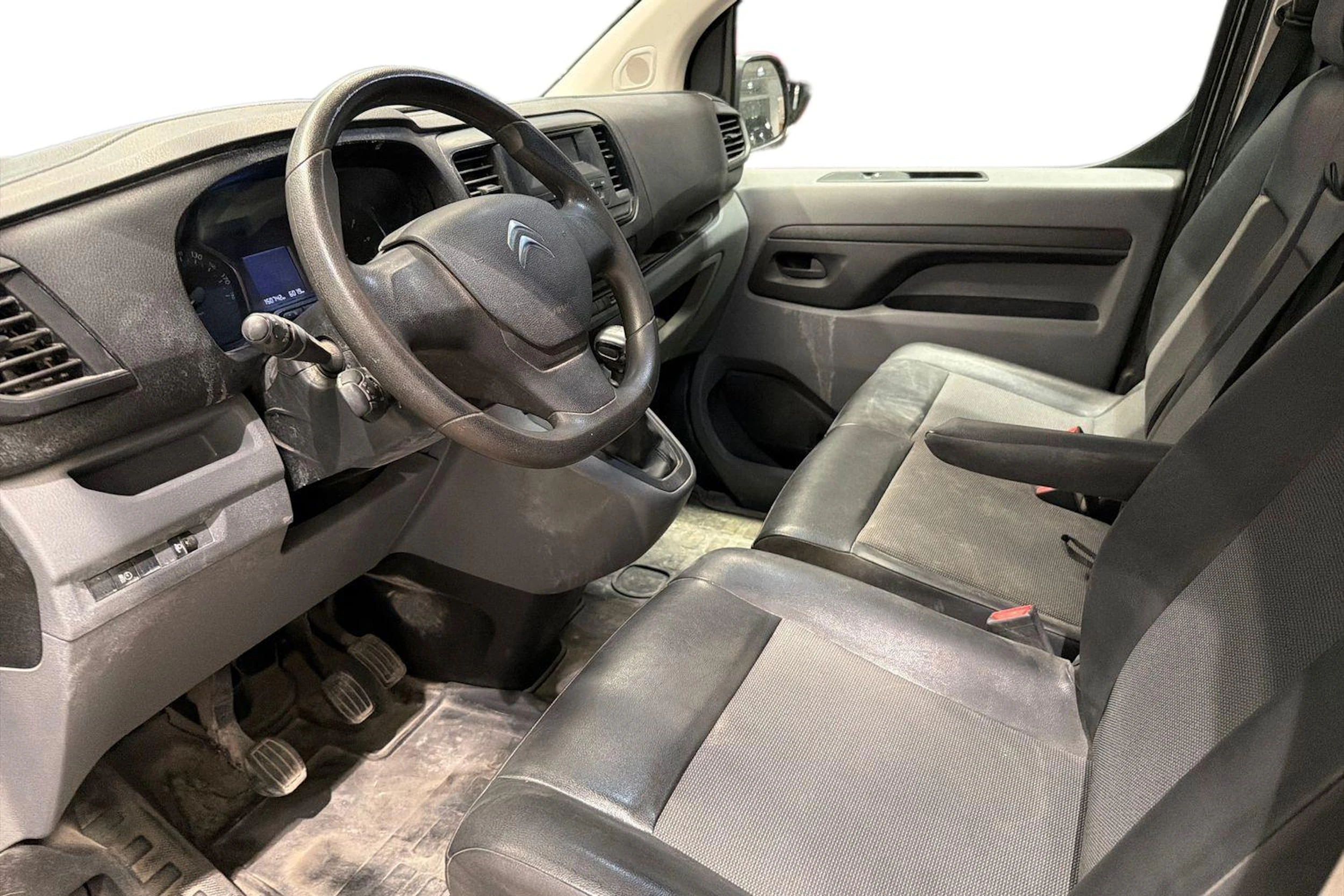 Harmaa Citroën Jumpy 2019 kuva 3.