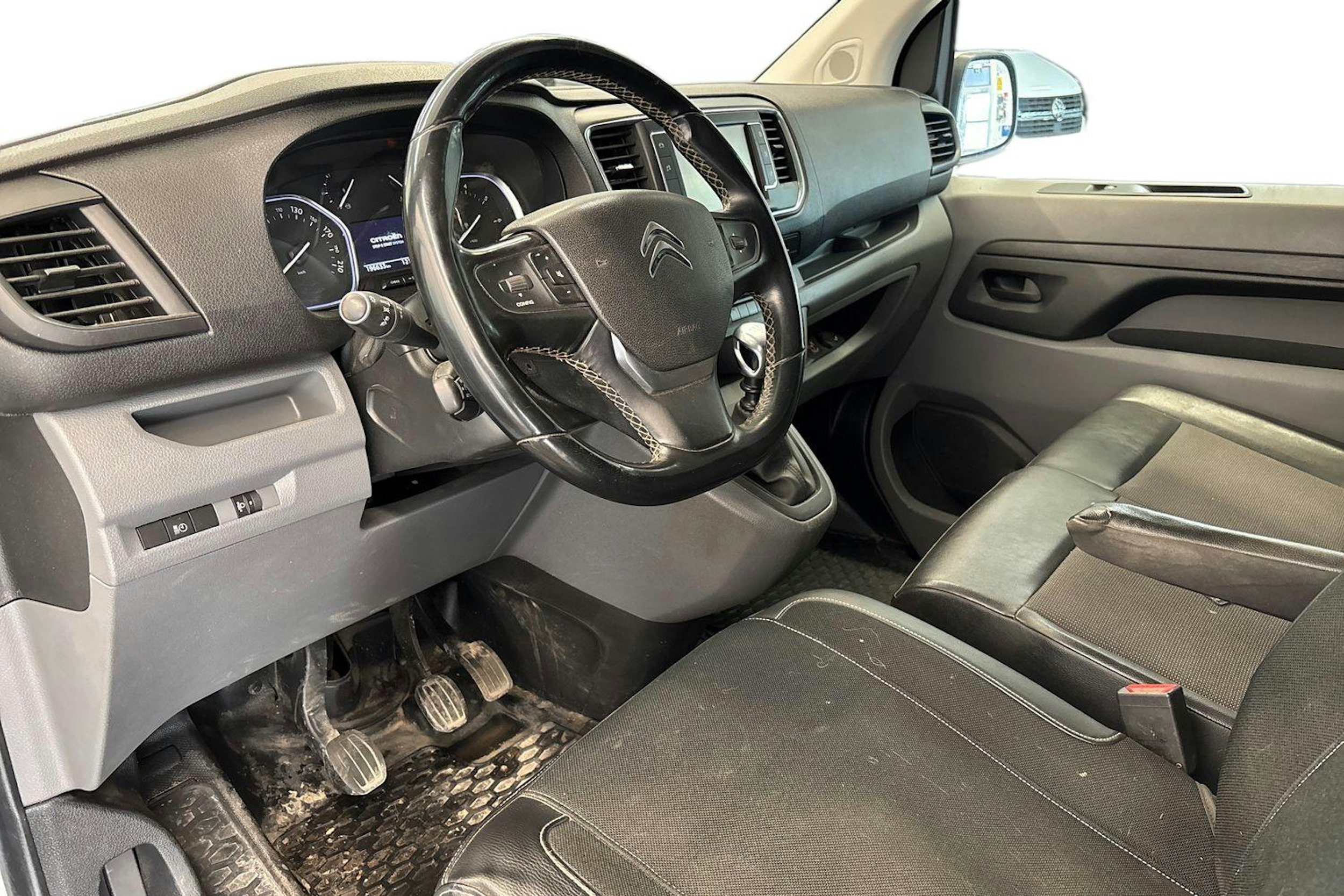 valkoinen Citroën Jumpy 2019 kuva 3.