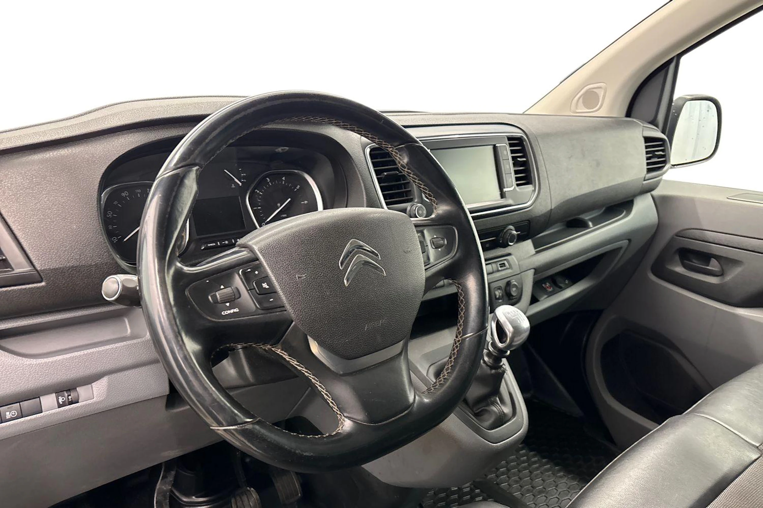 valkoinen Citroën Jumpy 2019 kuva 9.