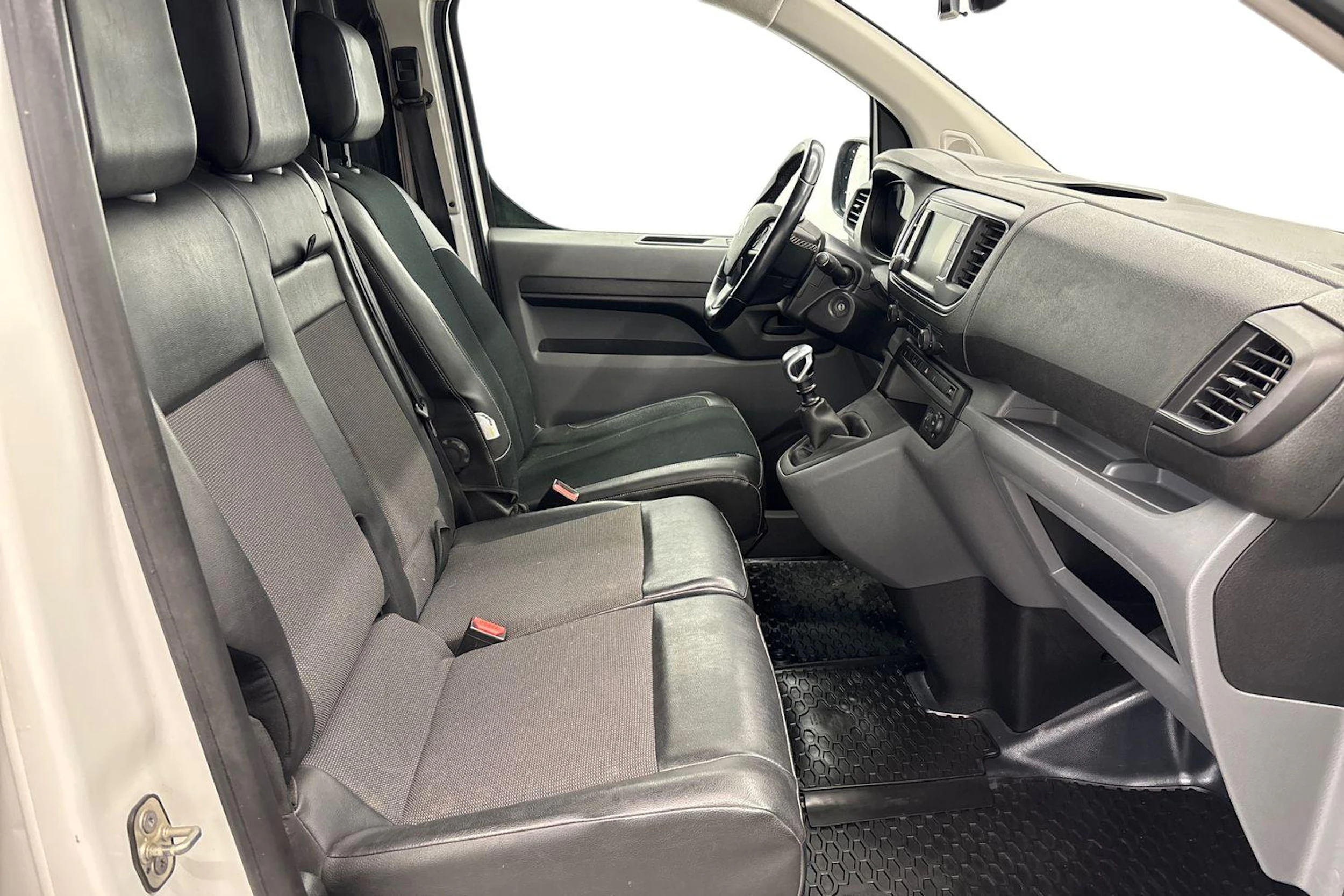 valkoinen Citroën Jumpy 2019 kuva 11.