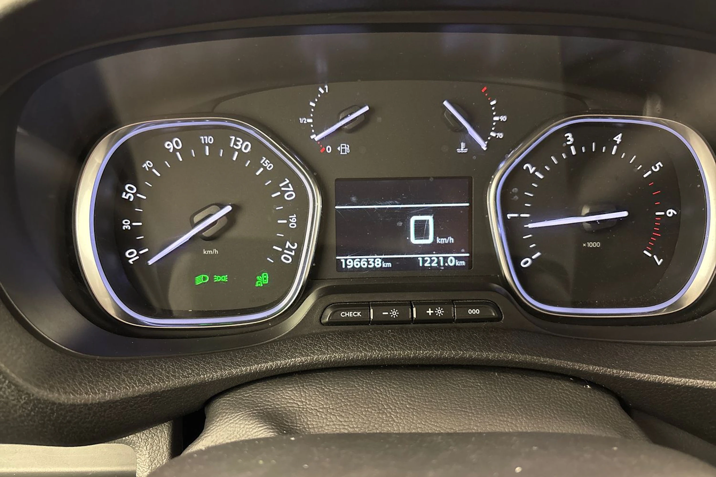 valkoinen Citroën Jumpy 2019 kuva 27.