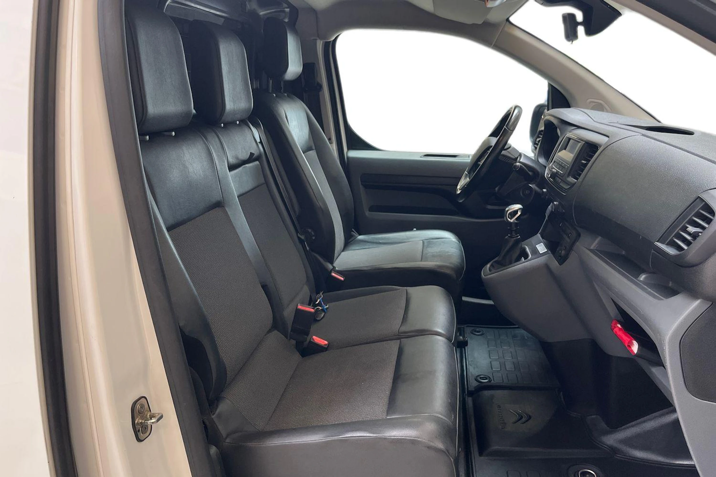 valkoinen Citroën Jumpy 2020 kuva 11.