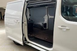 valkoinen Citroën Jumpy 2020 kuva 13.