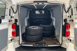 valkoinen Citroën Jumpy 2020 kuva 15.