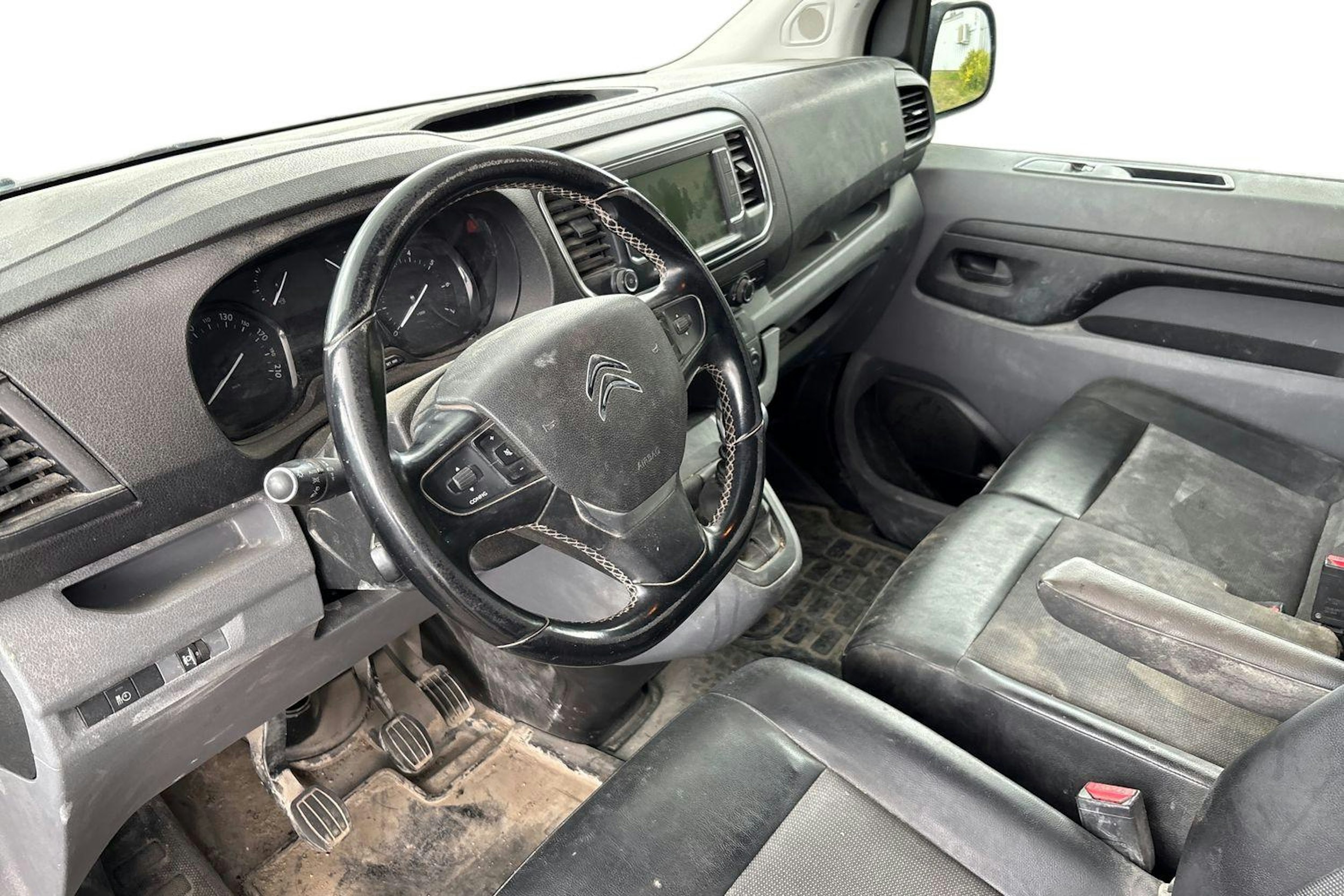 Musta Citroën Jumpy 2020 kuva 3.