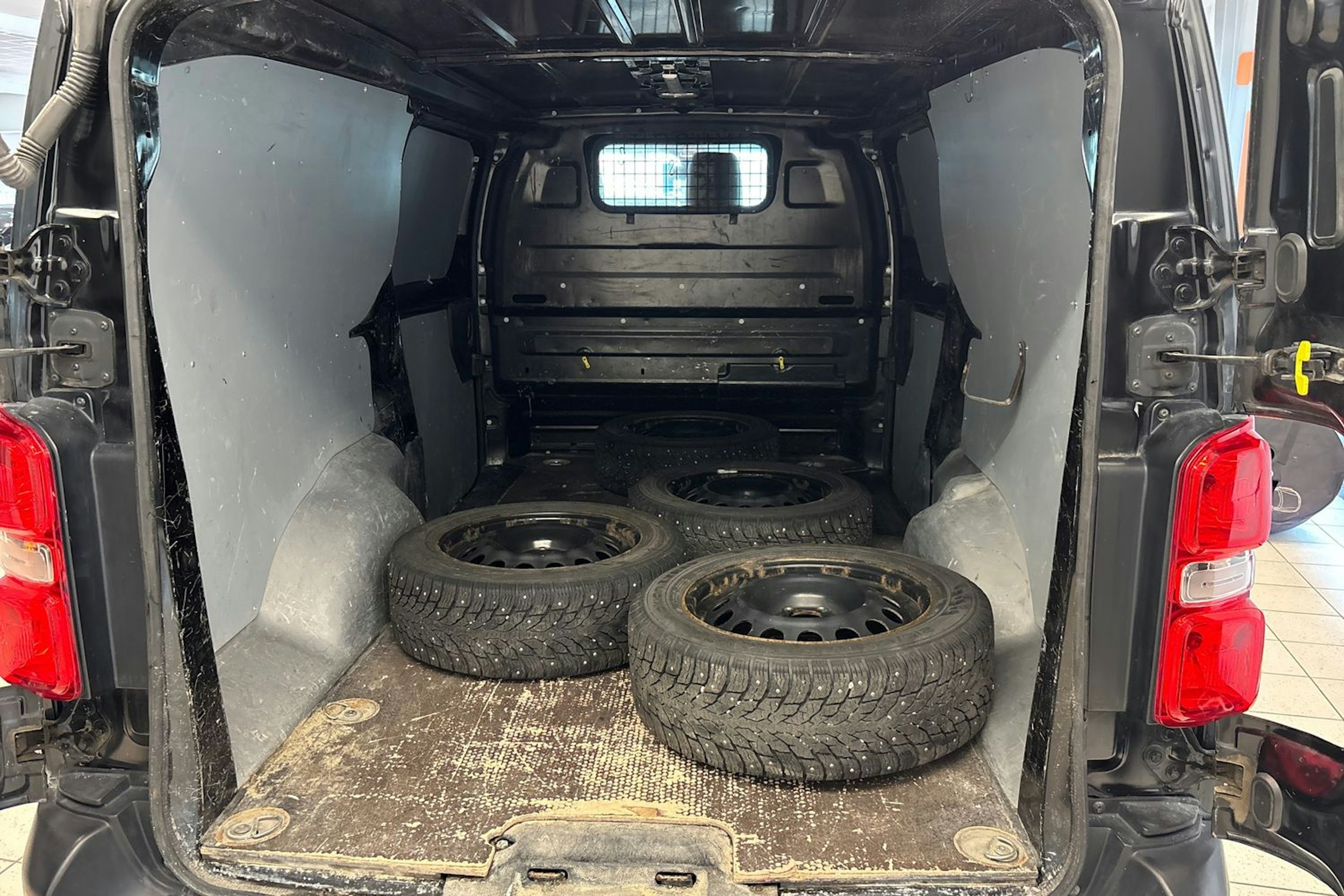 Musta Citroën Jumpy 2020 kuva 10.