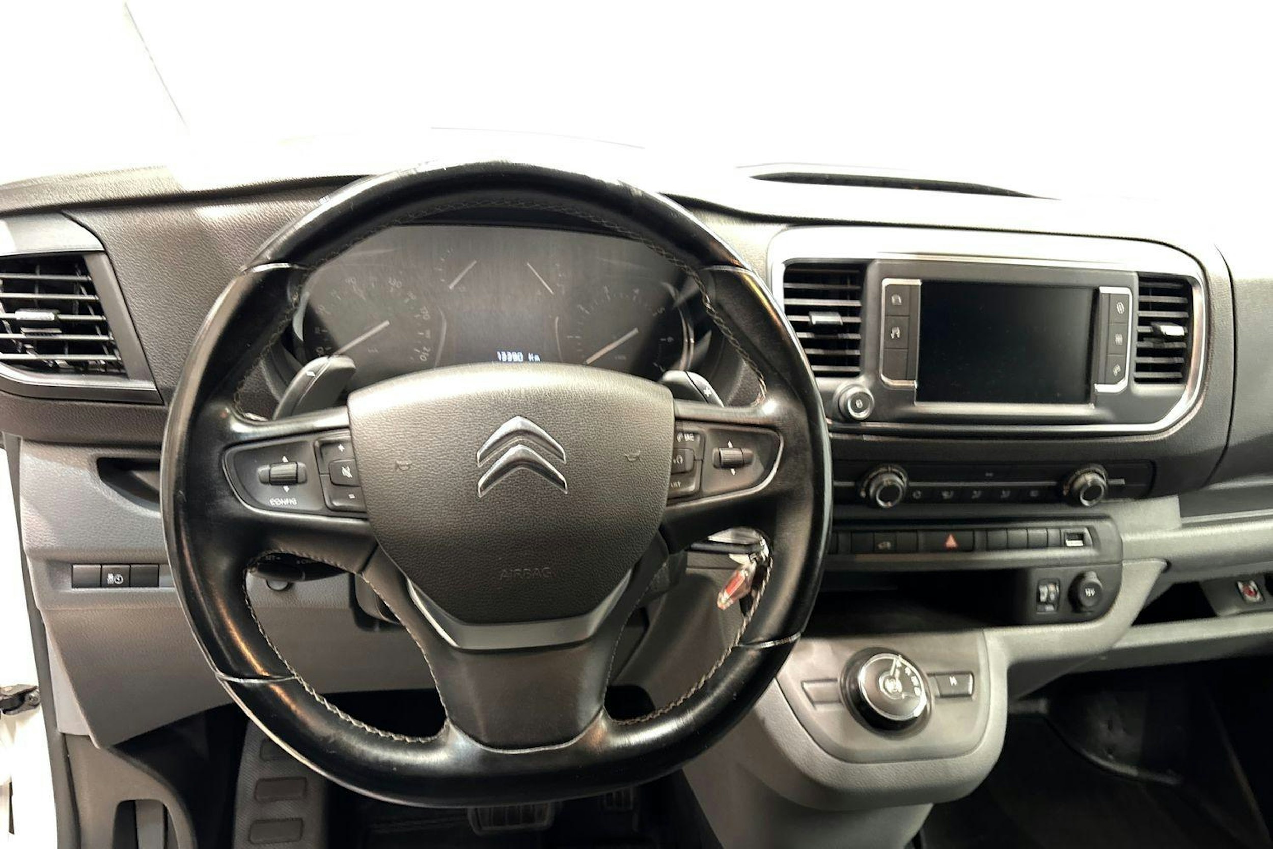 valkoinen Citroën Jumpy 2021 kuva 9.