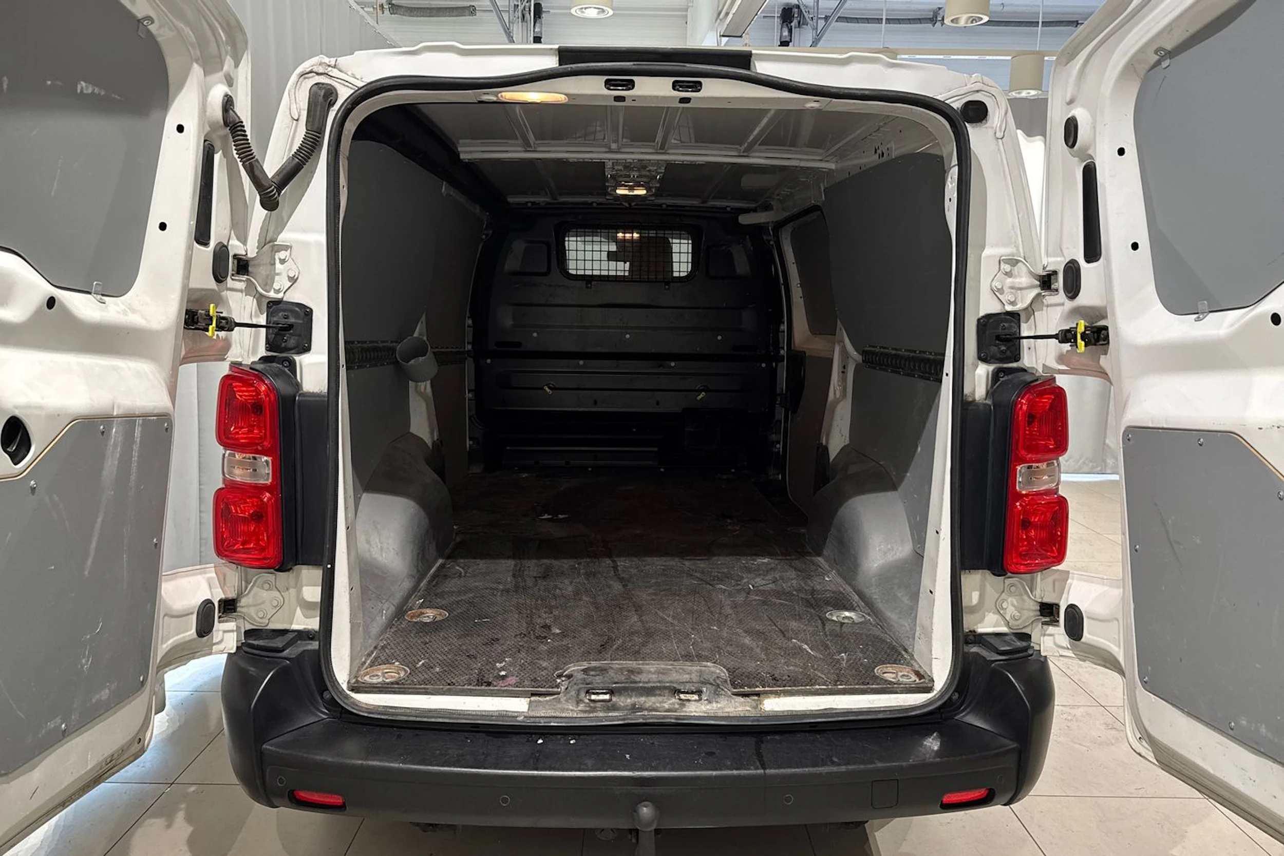 valkoinen Citroën Jumpy 2020 kuva 13.