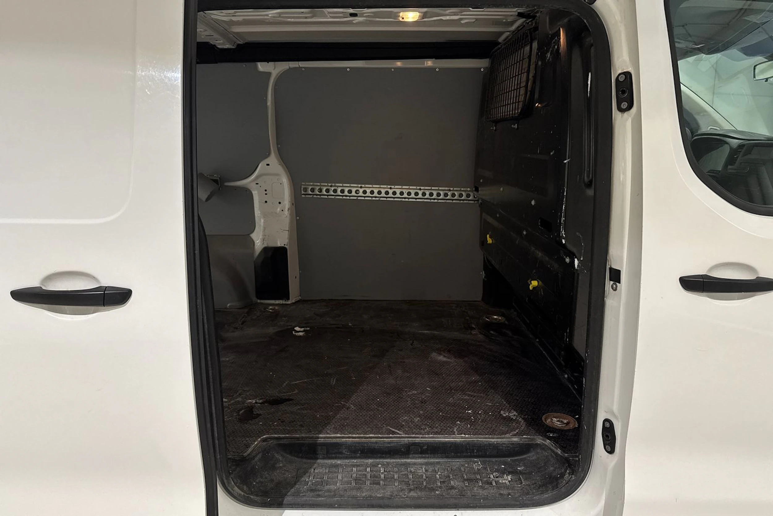 valkoinen Citroën Jumpy 2020 kuva 15.