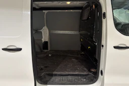 valkoinen Citroën Jumpy 2020 kuva 15.