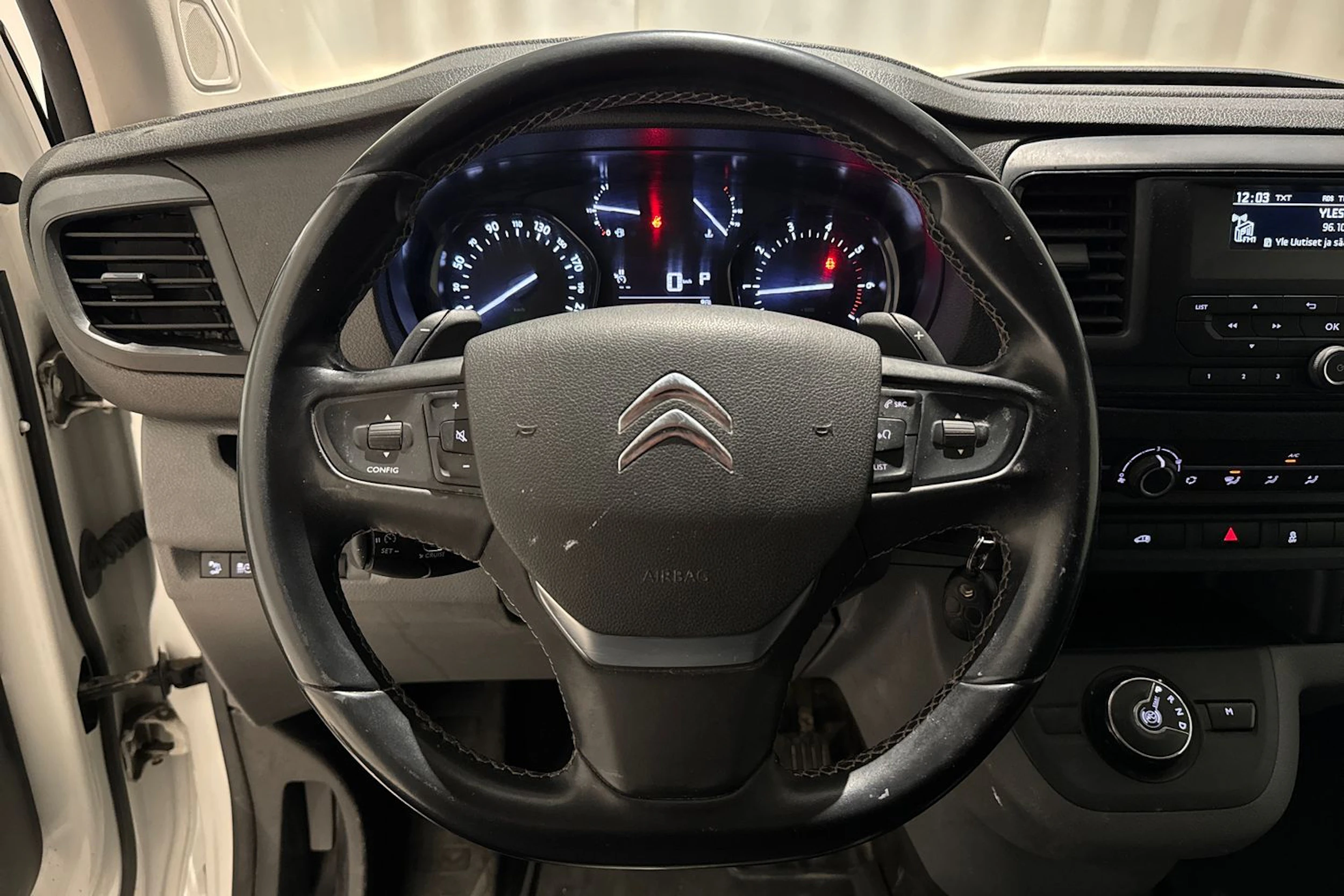 valkoinen Citroën Jumpy 2020 kuva 17.