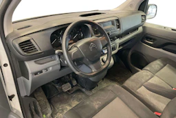 Valkoinen Citroën Jumpy 2022 kuva 3.