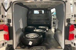 Valkoinen Citroën Jumpy 2022 kuva 15.