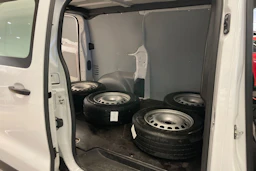 Valkoinen Citroën Jumpy 2022 kuva 16.