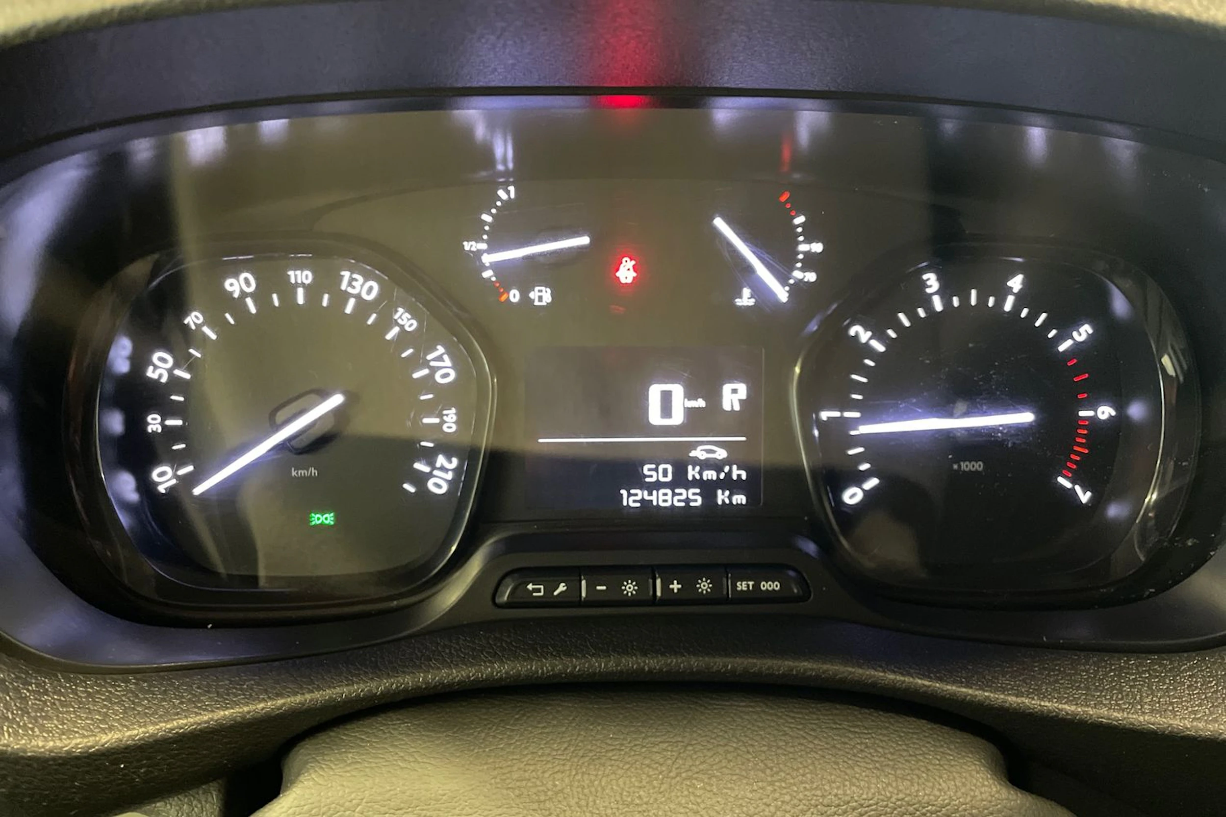 Valkoinen Citroën Jumpy 2022 kuva 21.